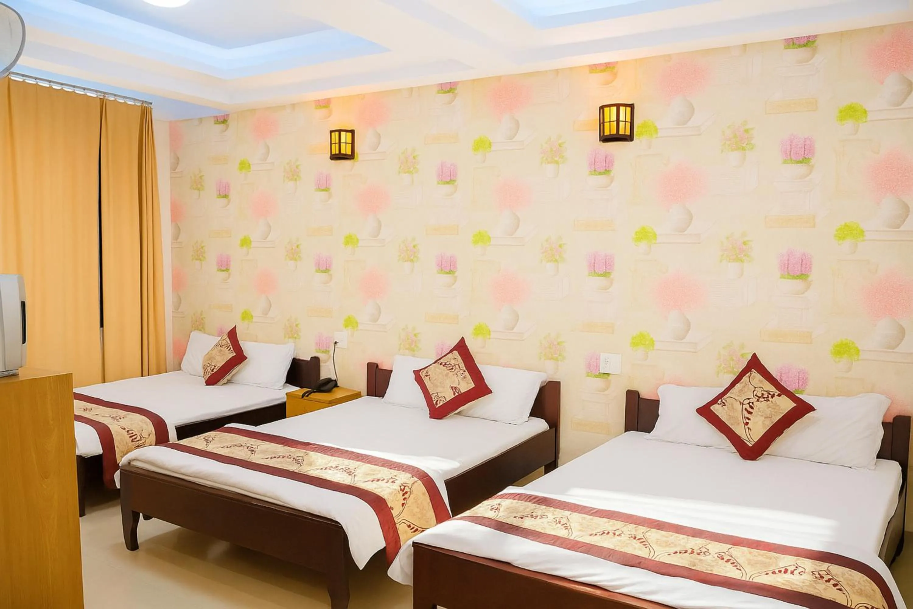 Bed in Thanh Long Da Lat Hotel
