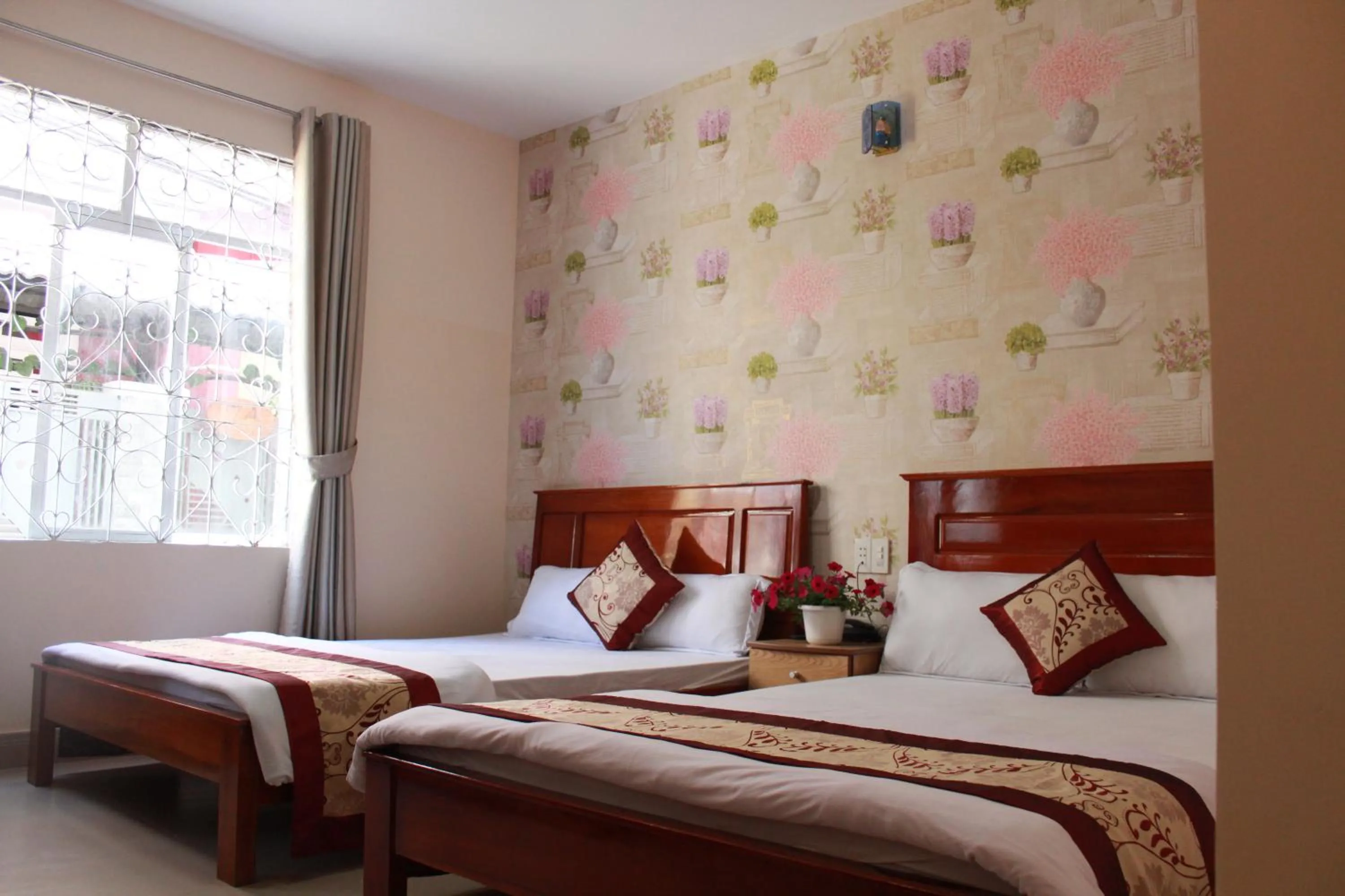 Photo of the whole room, Bed in Thanh Long Da Lat Hotel