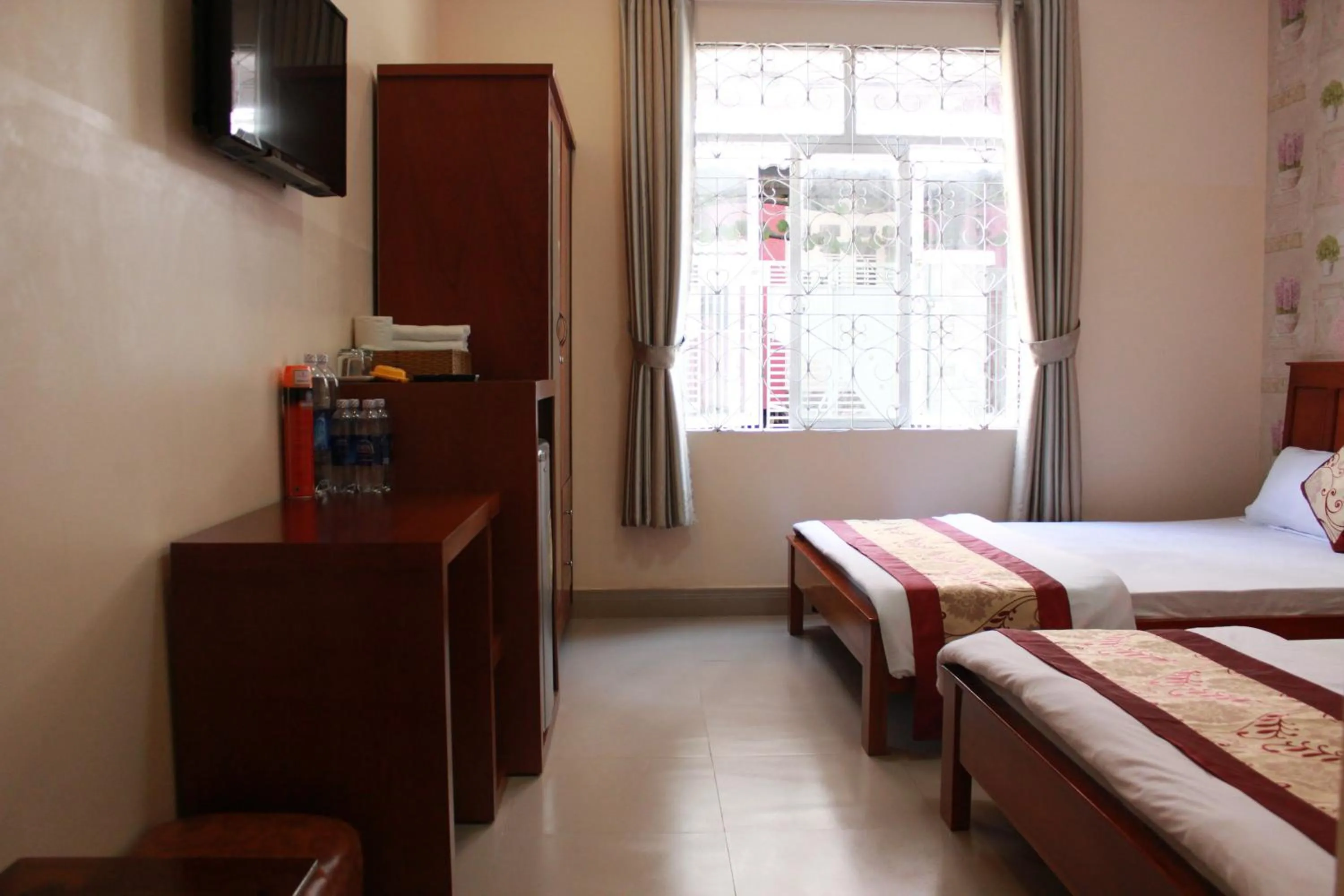 Photo of the whole room, Bed in Thanh Long Da Lat Hotel