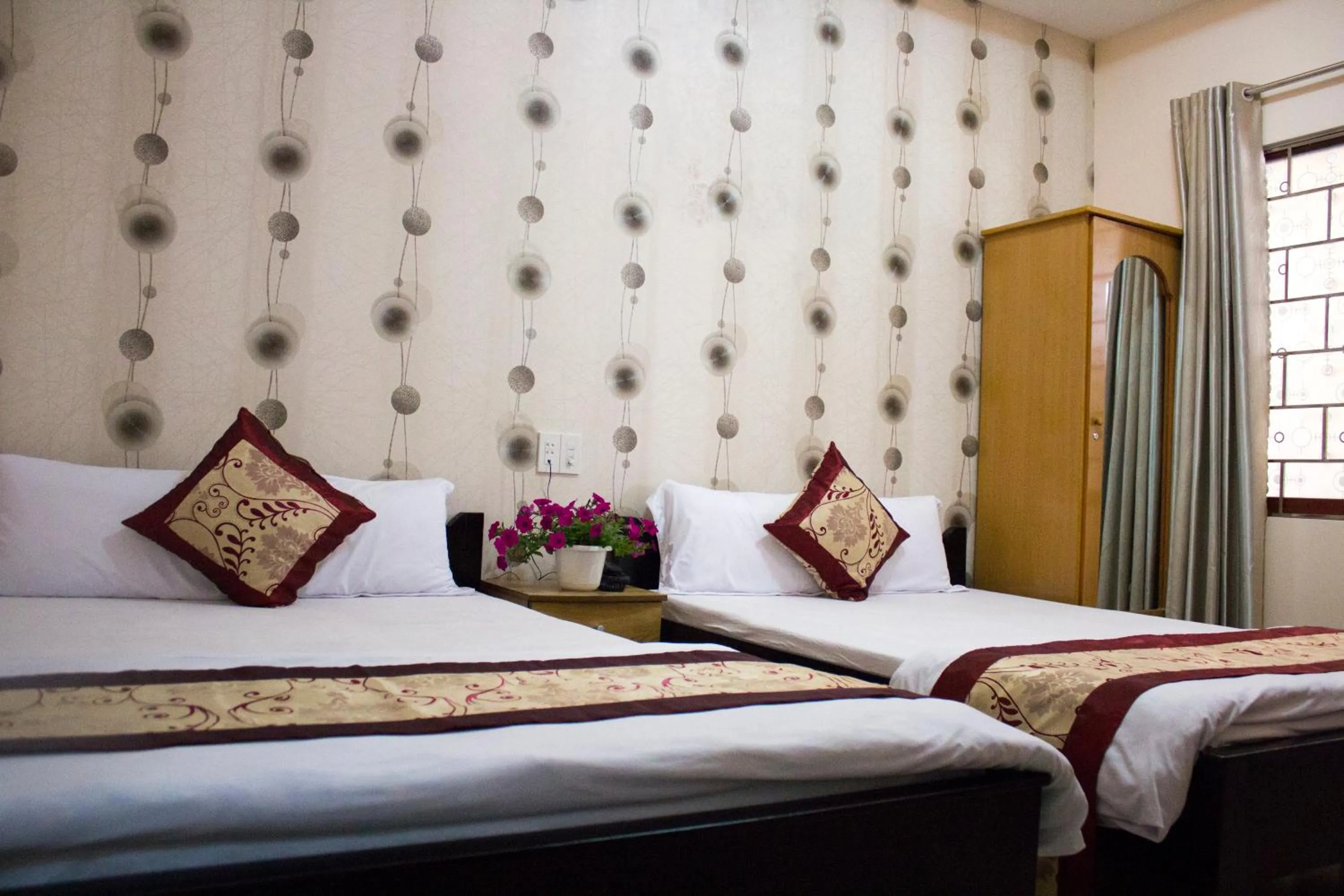 Photo of the whole room, Bed in Thanh Long Da Lat Hotel