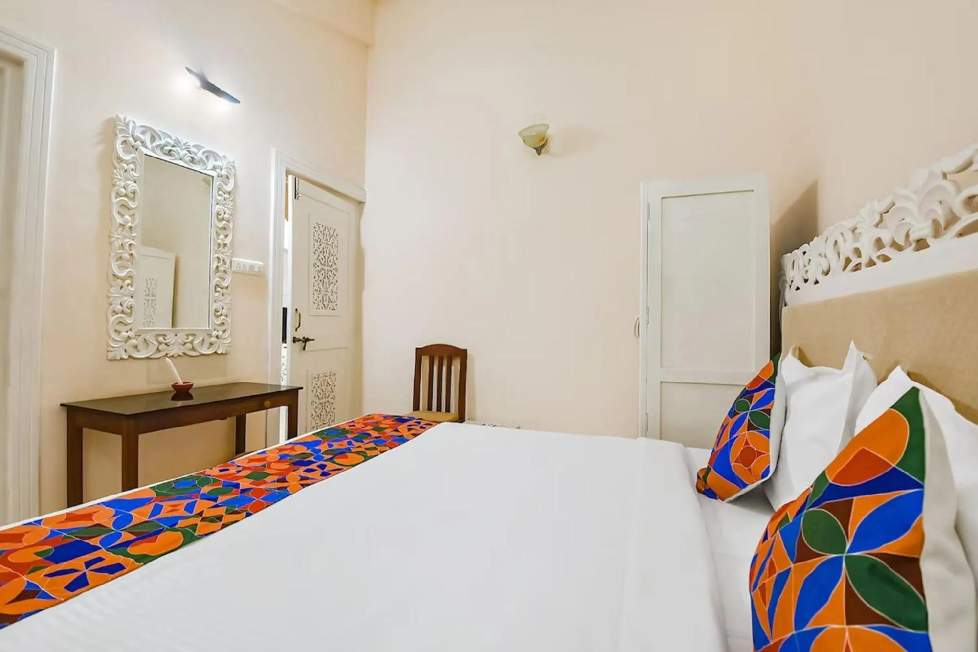 Bed in FabHotel Prime Emerald Highland - 500M From Candolim Beach