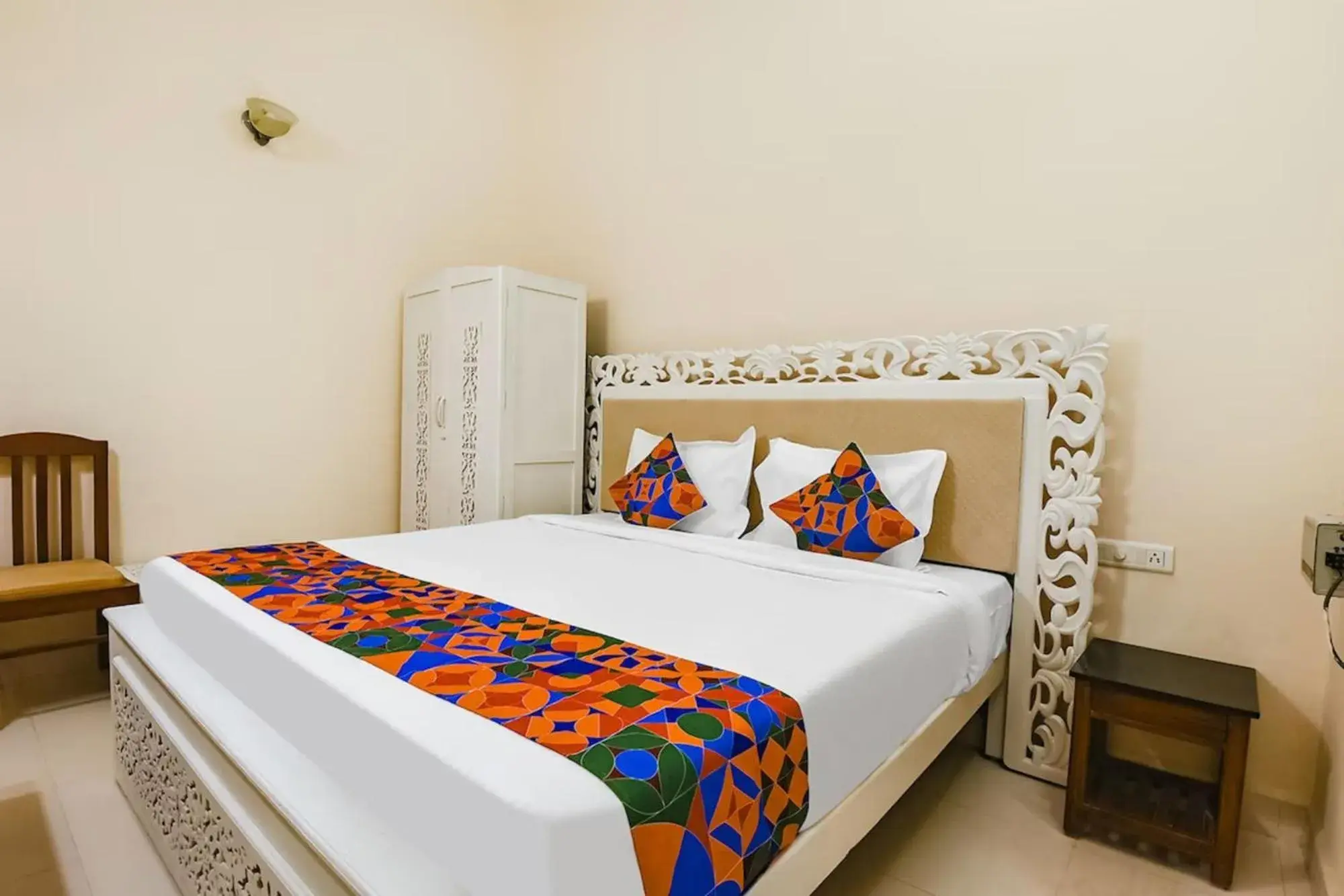 Bed in FabHotel Prime Emerald Highland - 500M From Candolim Beach Bed in FabHotel Prime Emerald Highland - 500M From Candolim Beach