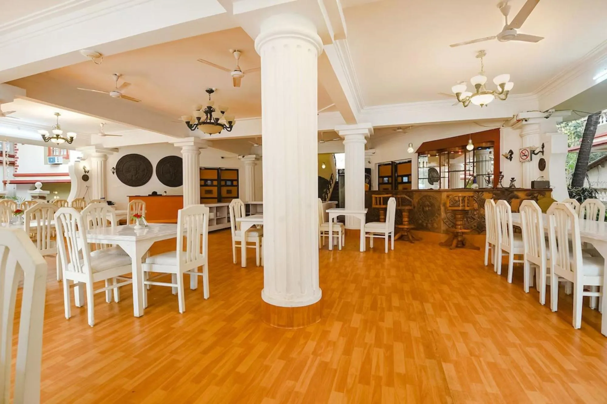 Restaurant/places to eat in FabHotel Prime Emerald Highland - 500M From Candolim Beach