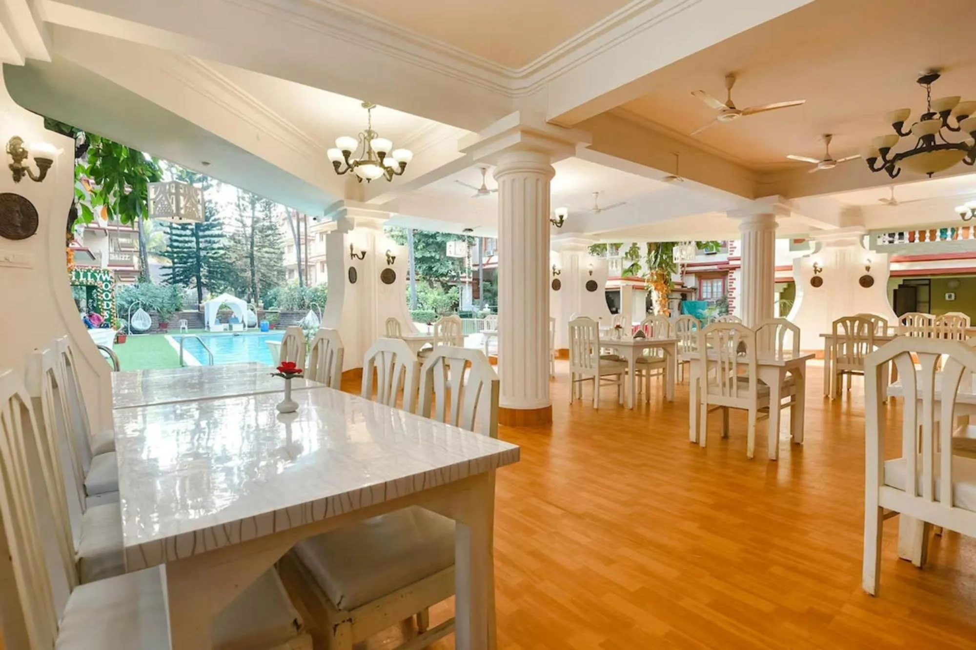 Restaurant/places to eat in FabHotel Prime Emerald Highland - 500M From Candolim Beach