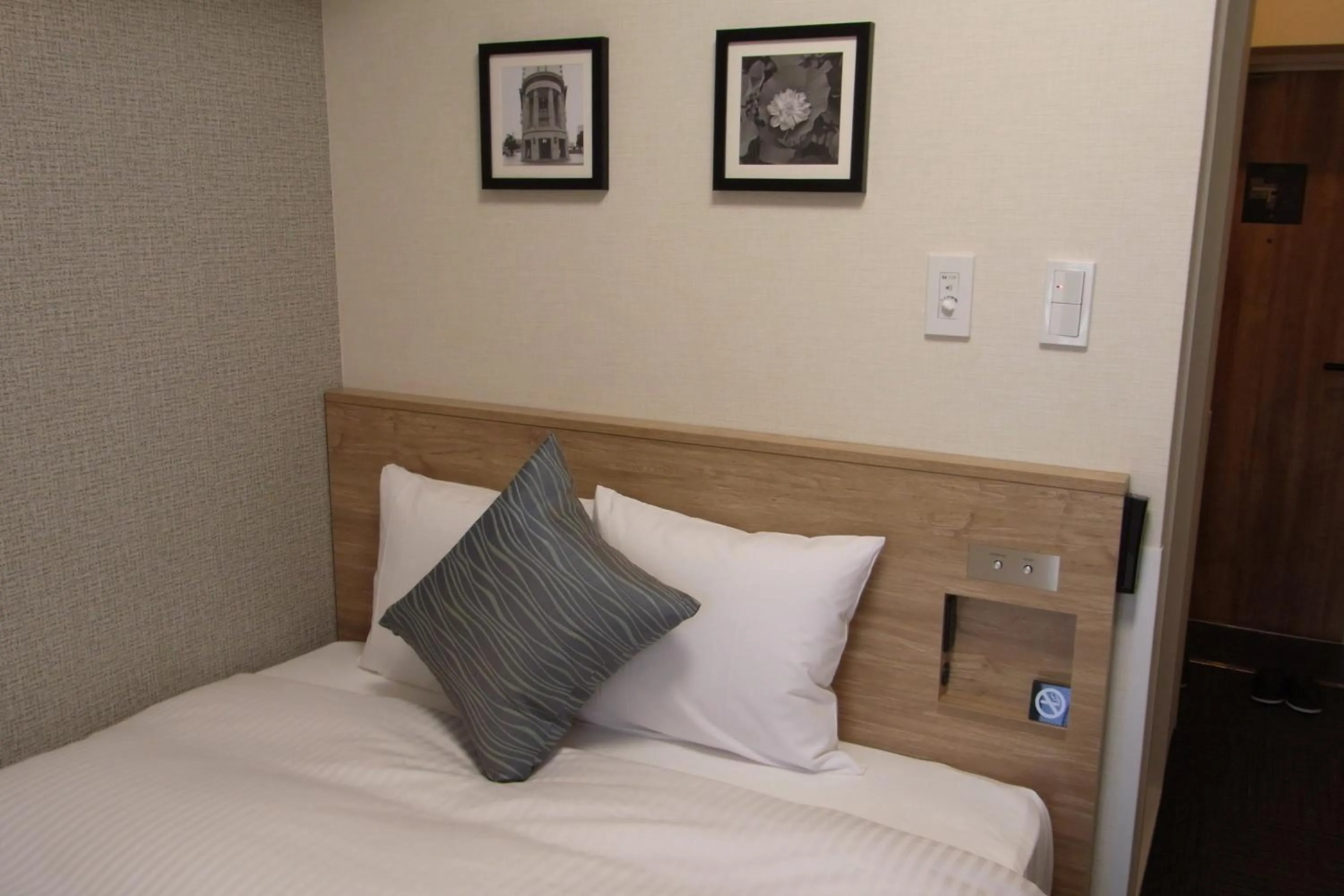 Photo of the whole room, Bed in Flexstay Inn Sakuragicho