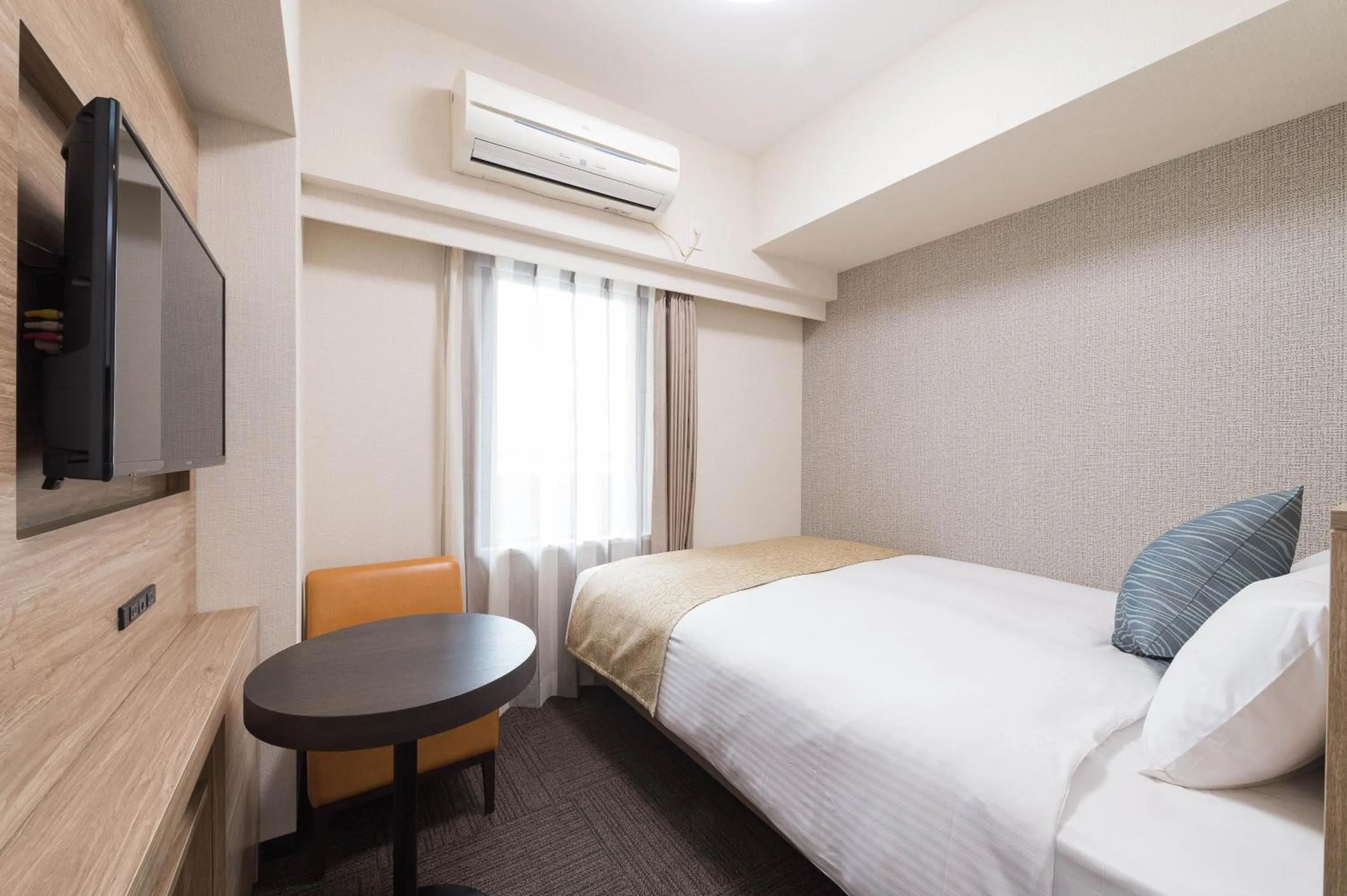 Photo of the whole room, Bed in Flexstay Inn Sakuragicho