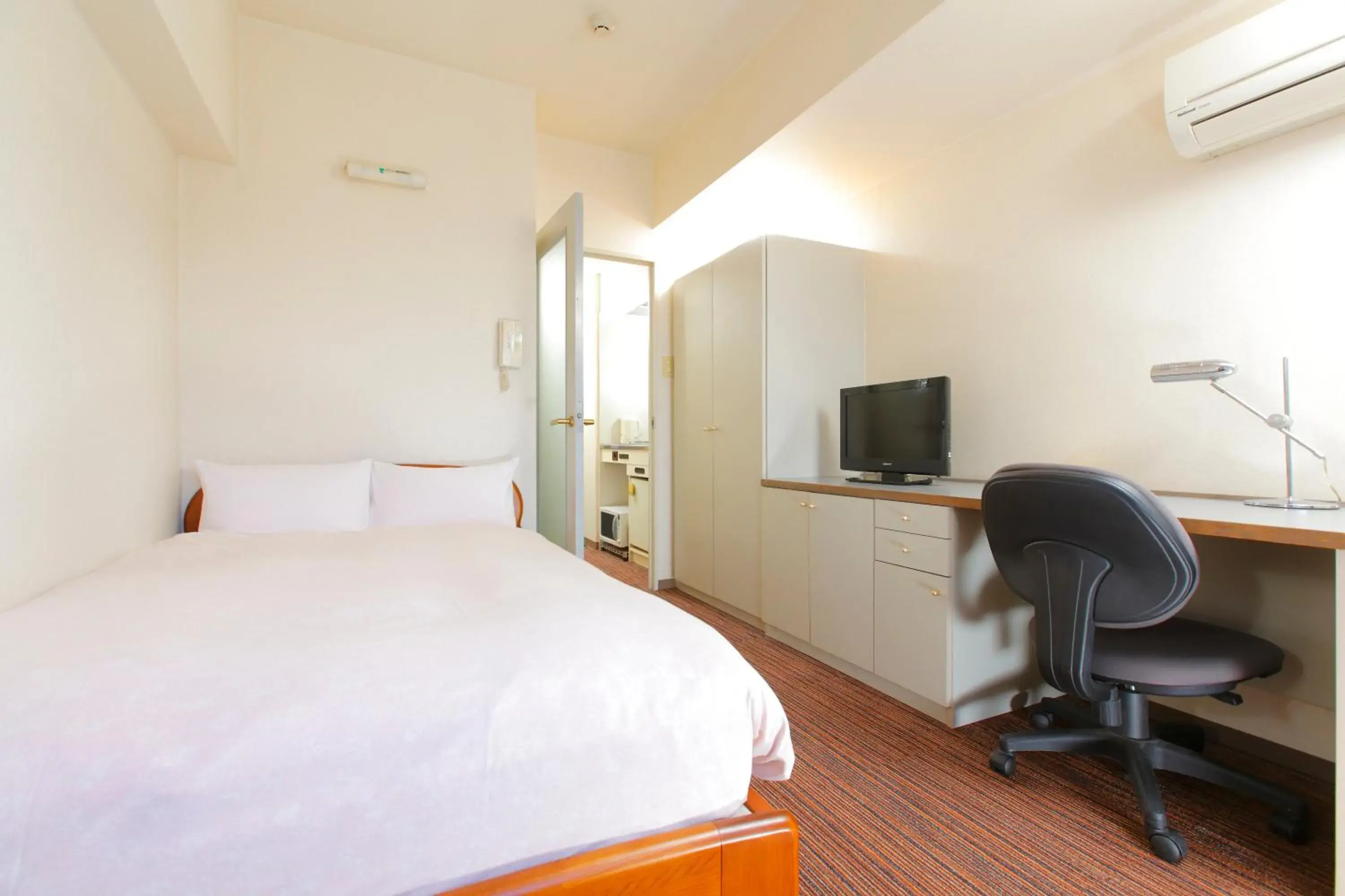 Photo of the whole room, Bed in FLEXSTAY INN Shinurayasu Photo of the whole room, Bed in FLEXSTAY INN Shinurayasu