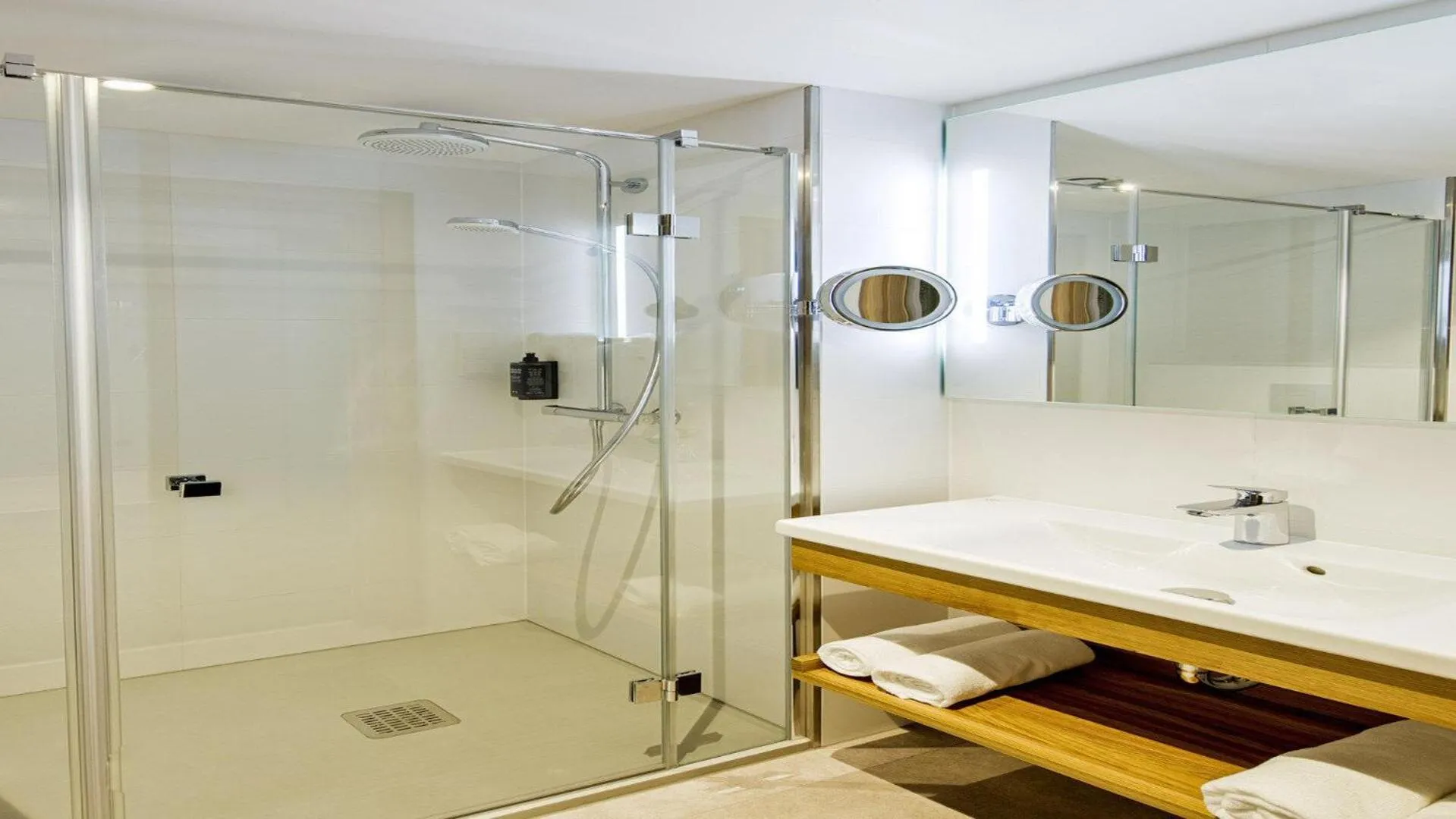 Bathroom in B&B HOTEL Tomaszów Lubelski