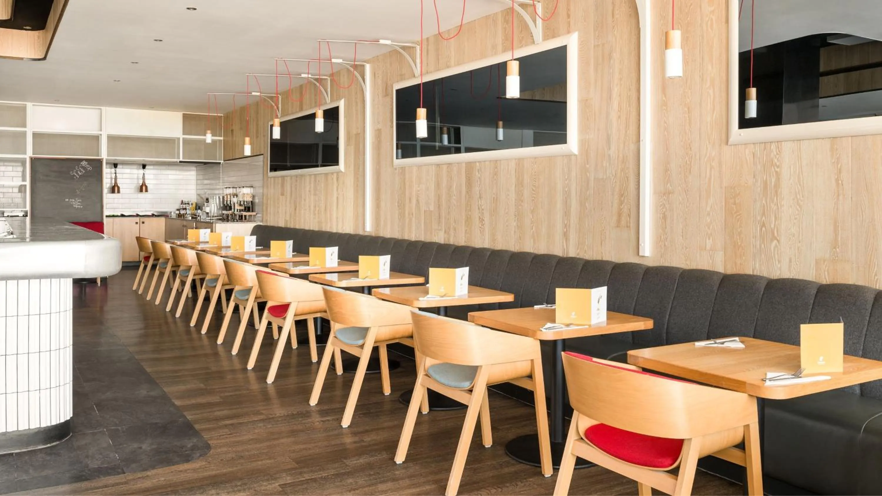 Restaurant/places to eat in Holiday Inn Brighton Seafront by IHG