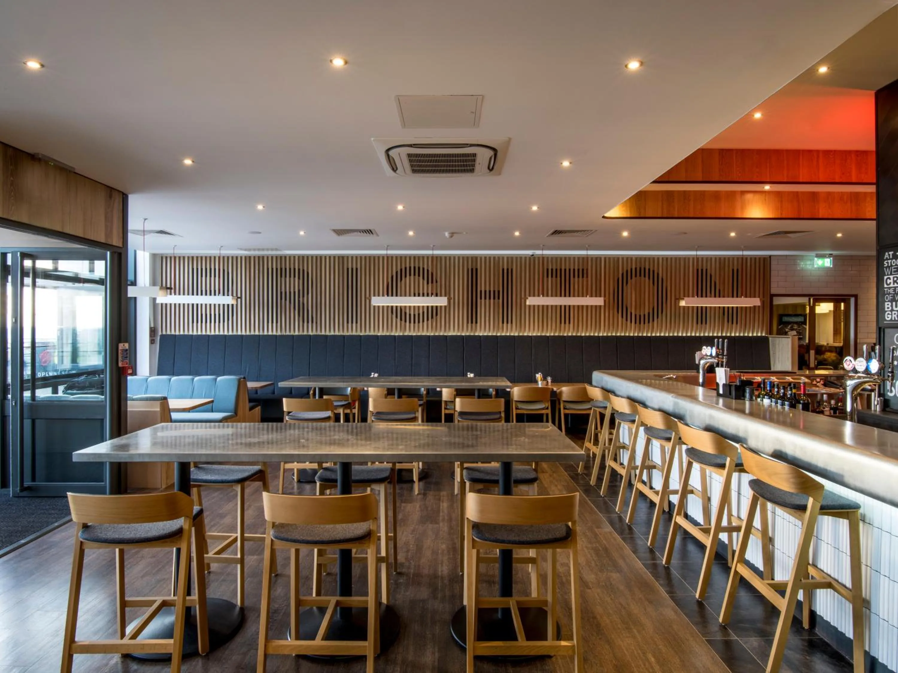 Restaurant/places to eat in Holiday Inn Brighton Seafront by IHG