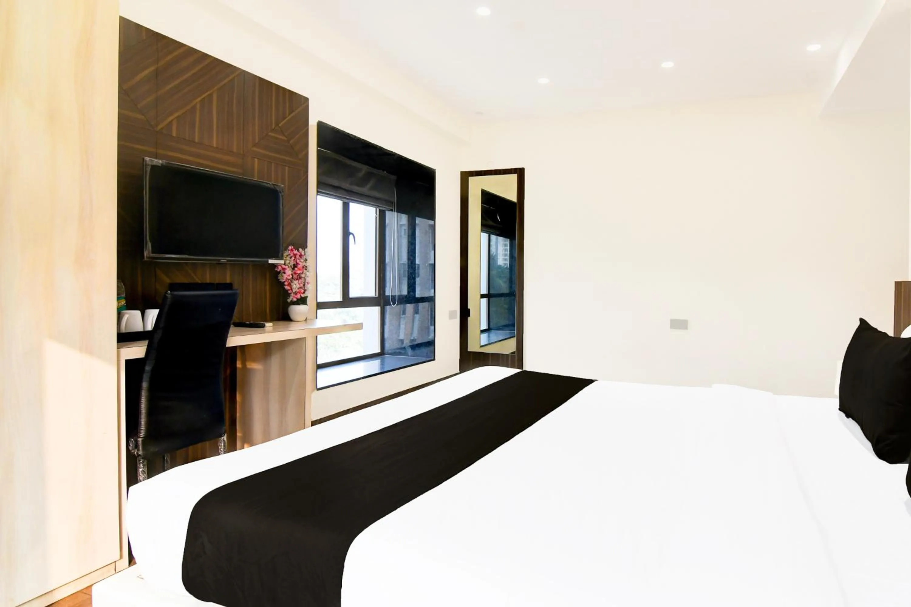 Bedroom, Bed in Super Townhouse New Town Near DLF