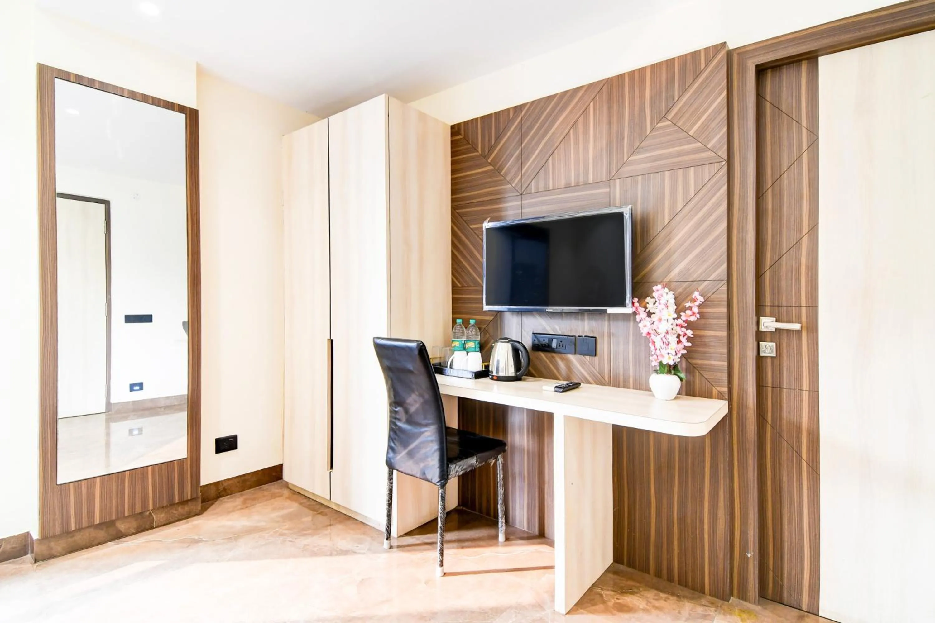 Bedroom in Super Townhouse New Town Near DLF