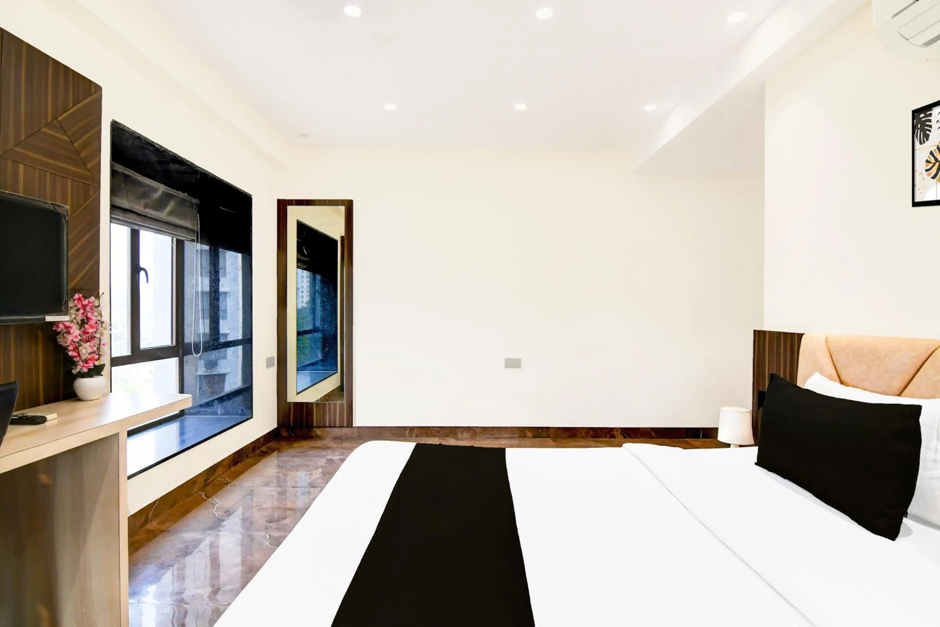 Bedroom, Bed in Super Townhouse New Town Near DLF