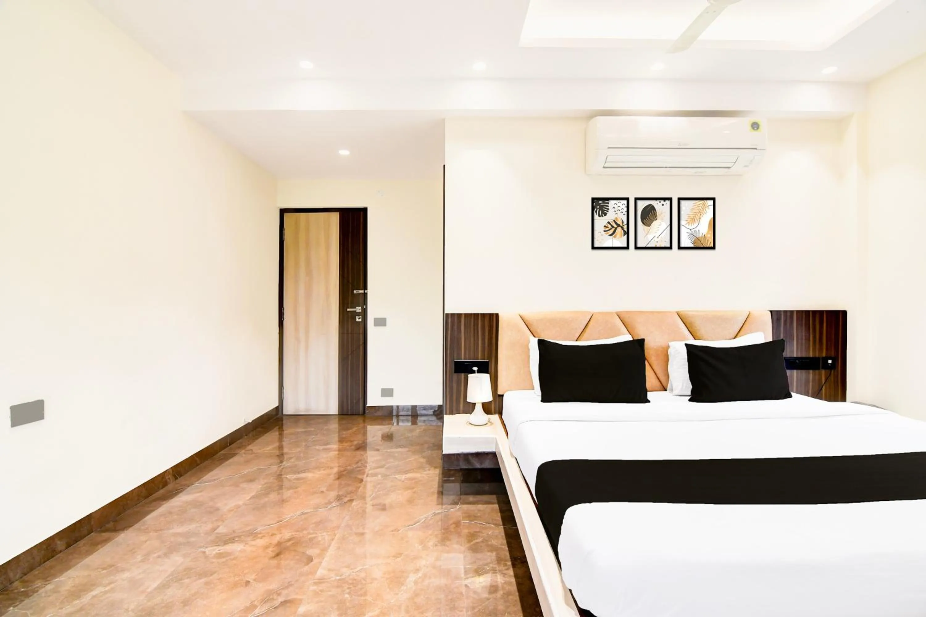 Bedroom, Bed in Super Townhouse New Town Near DLF