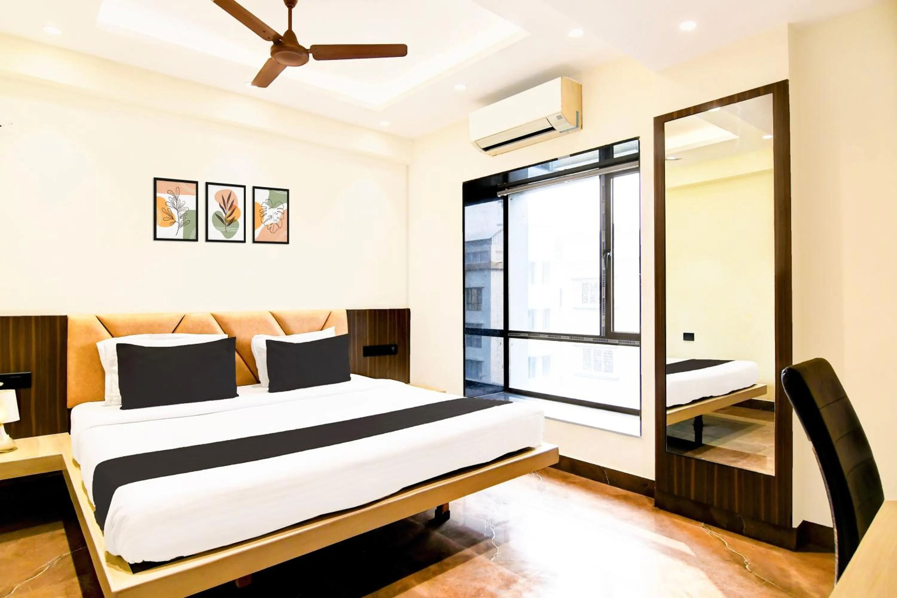 Bedroom, Bed in Super Townhouse New Town Near DLF