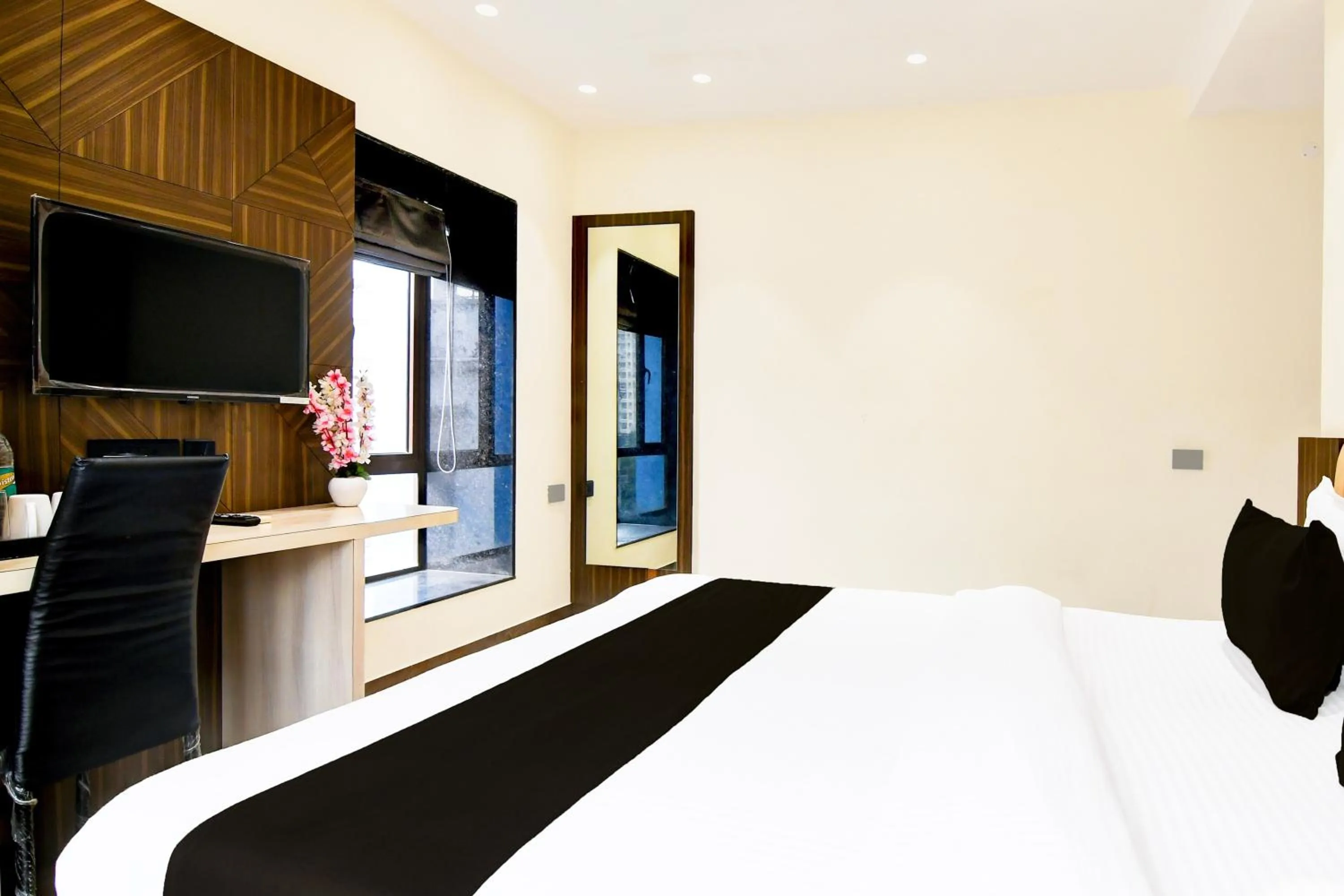 Bedroom, Bed in Super Townhouse New Town Near DLF