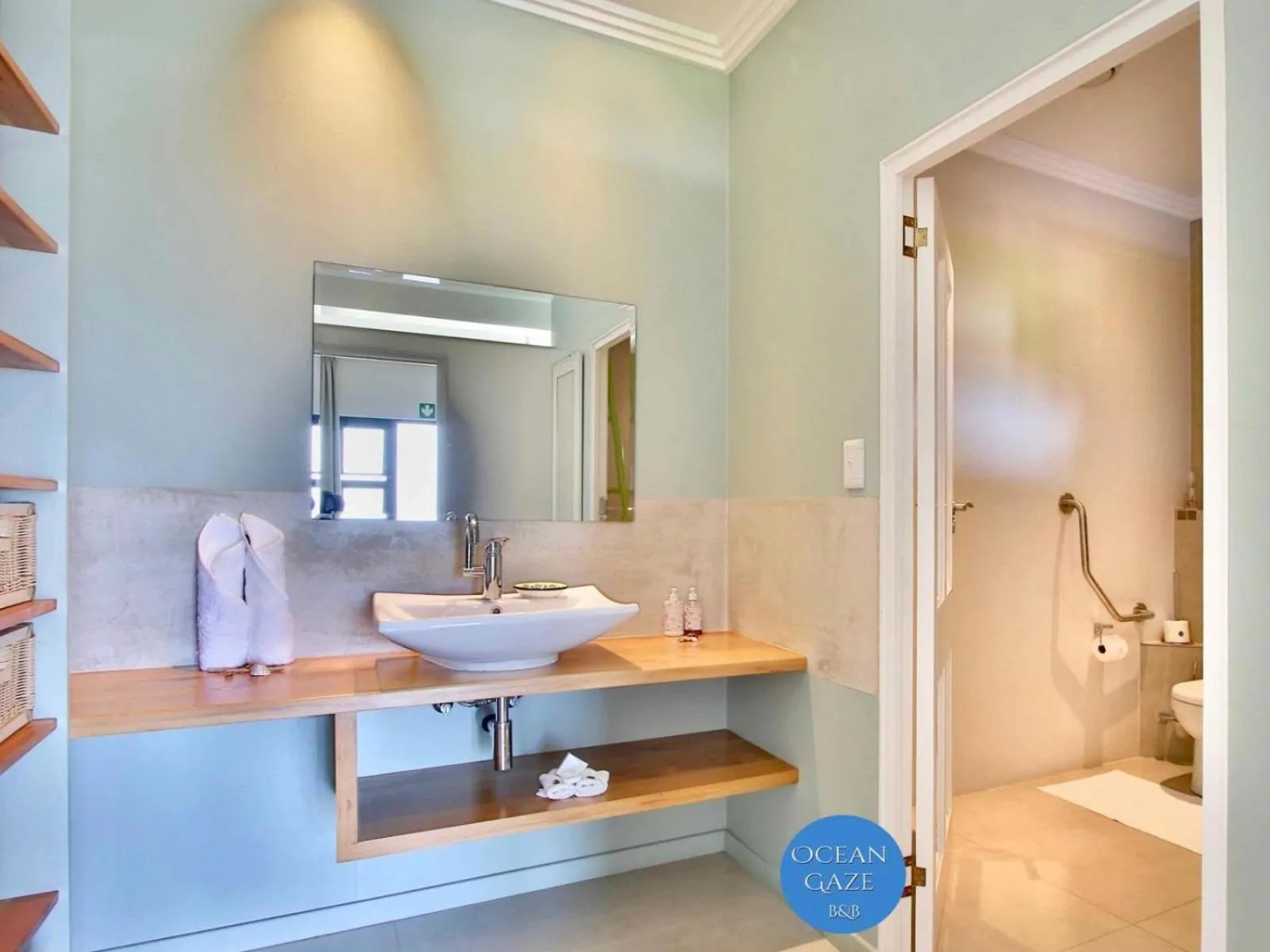 Bathroom in Ocean Gaze Bed and Breakfast