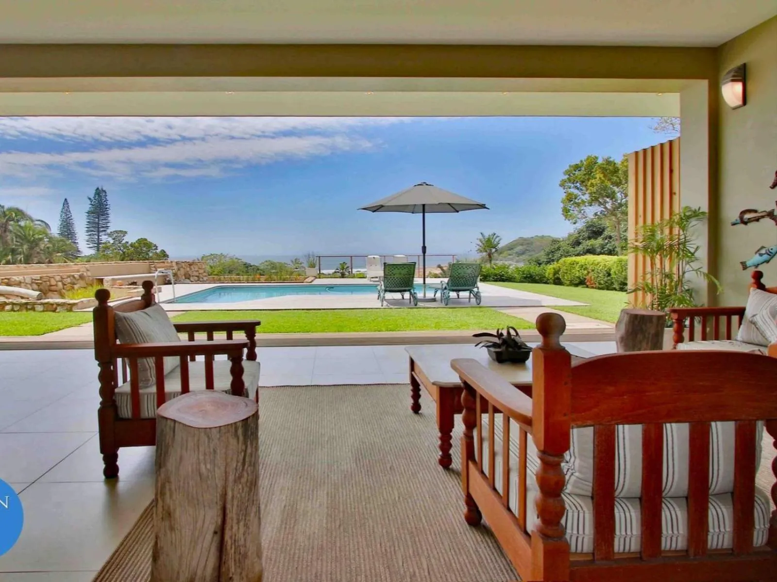 Living room in Ocean Gaze Bed and Breakfast