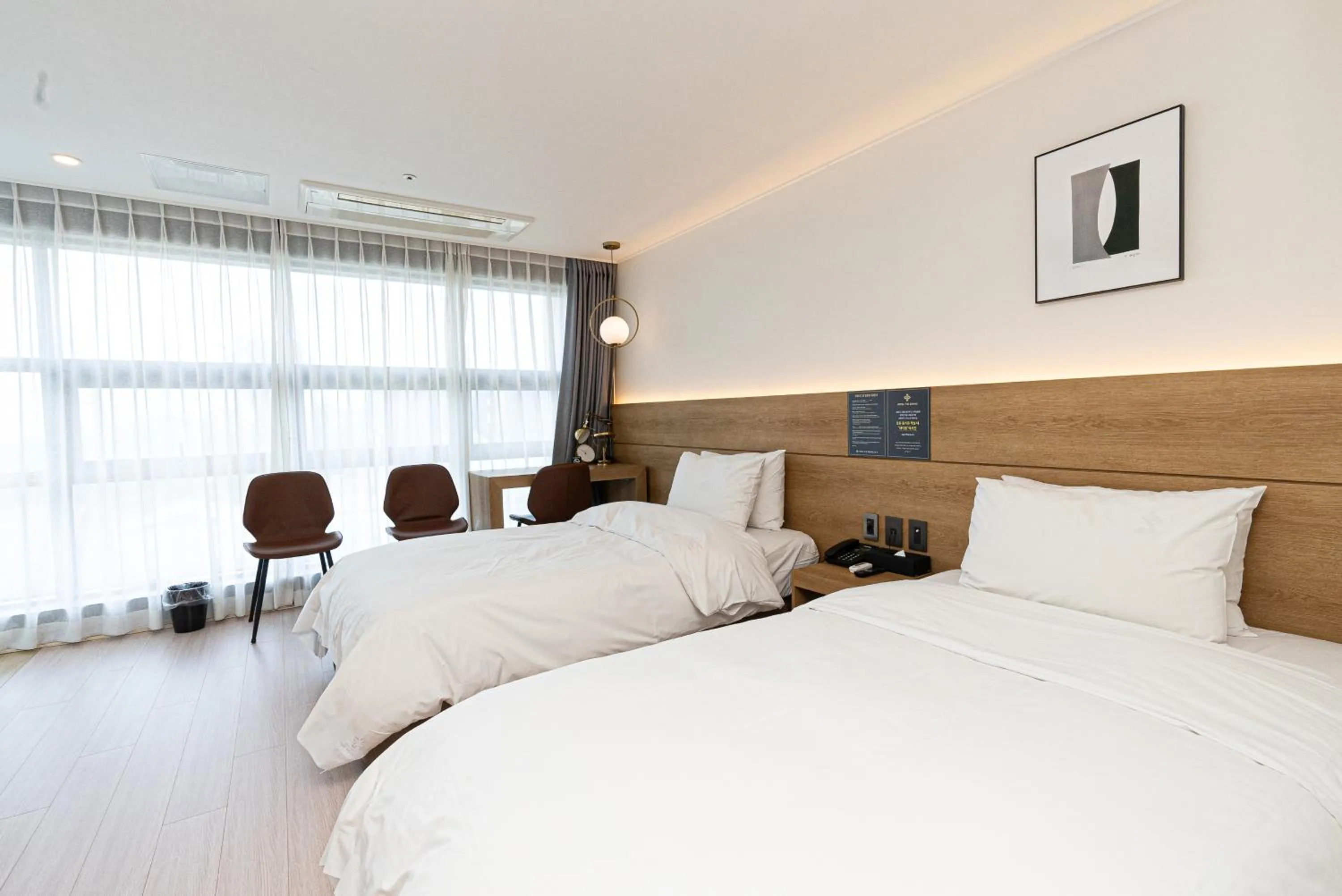 Photo of the whole room, Bed in Hotel The Grang Jungmun