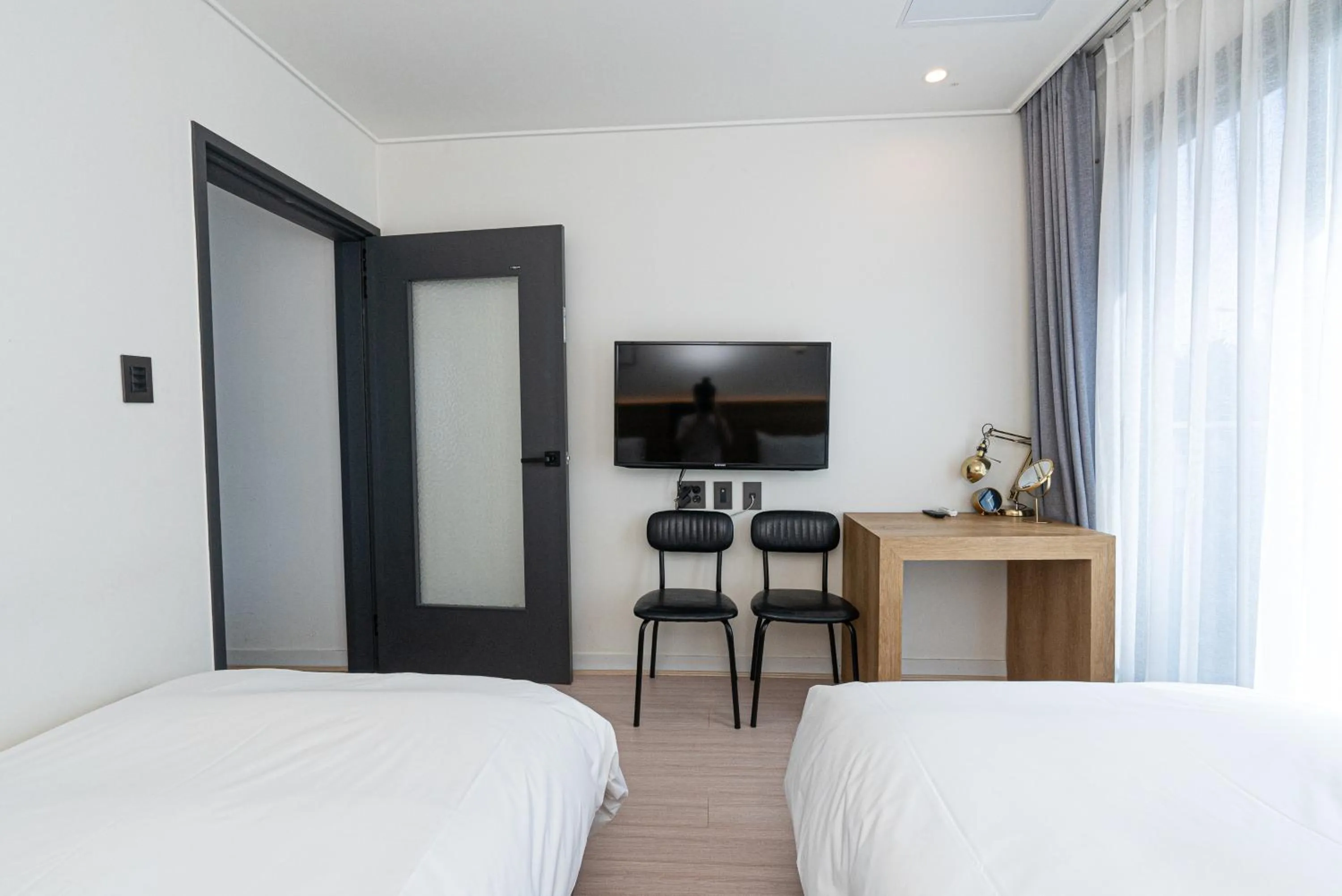 Photo of the whole room, Bed in Hotel The Grang Jungmun