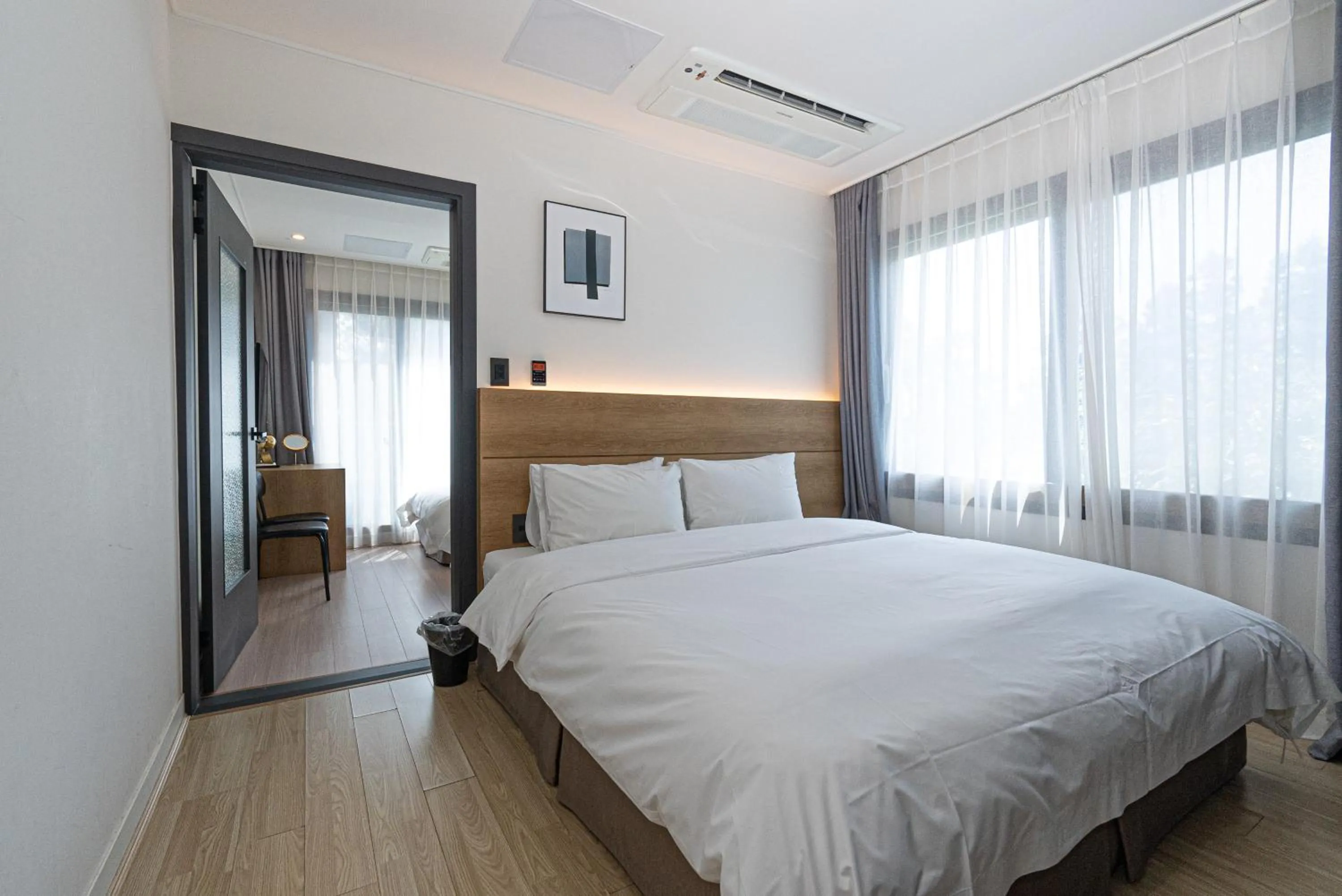 Photo of the whole room, Bed in Hotel The Grang Jungmun