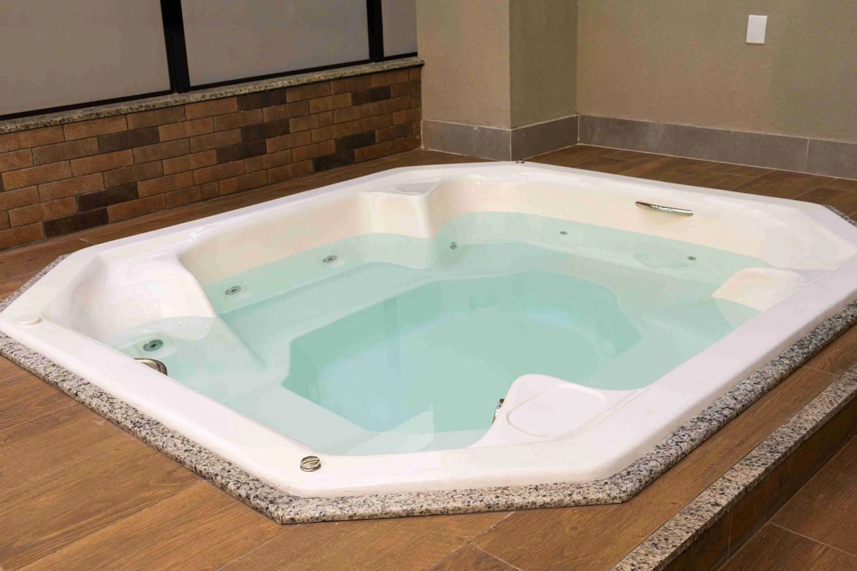 Hot Tub in Life Residence