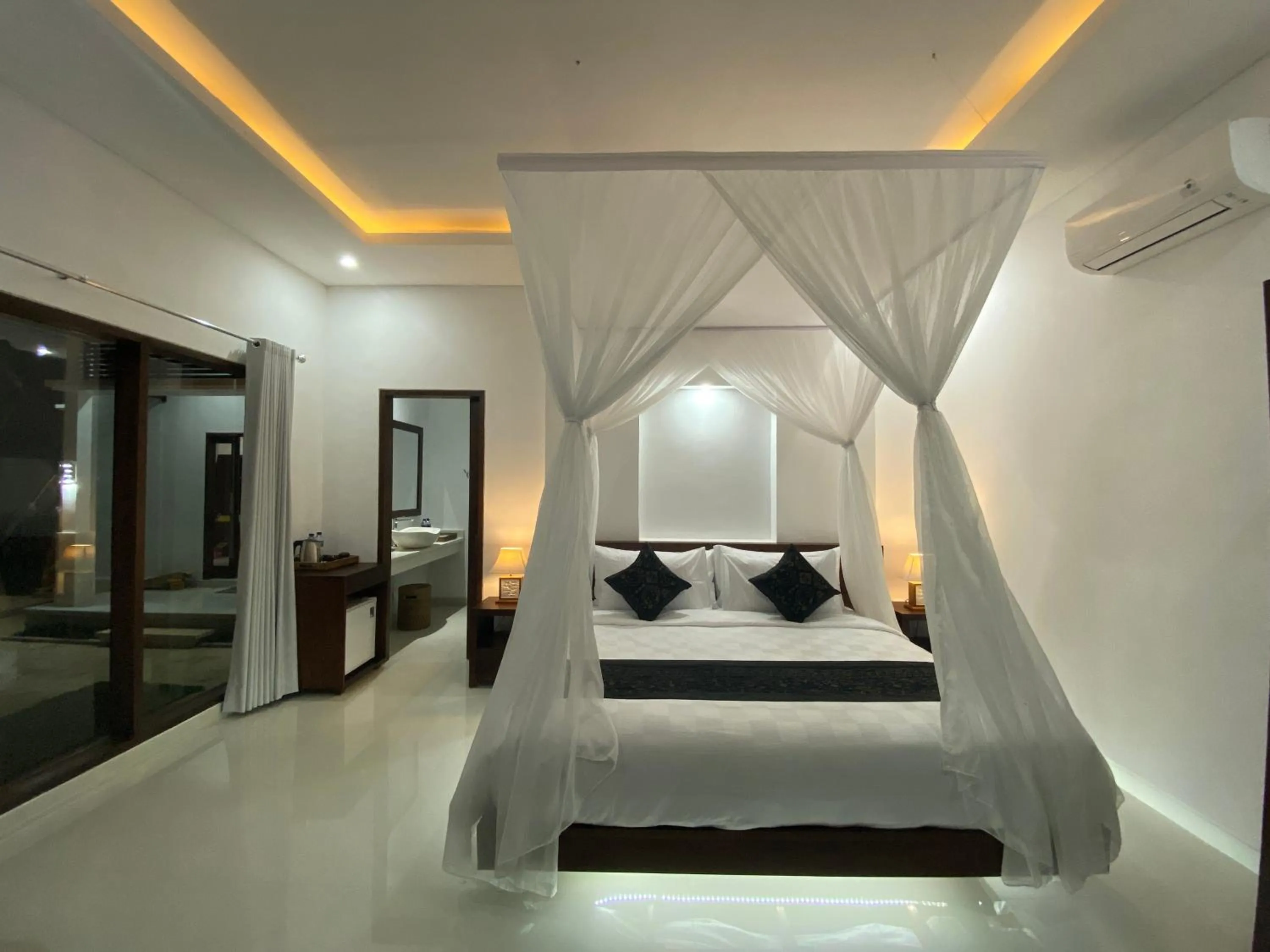 Bed in Namika Villas Ubud