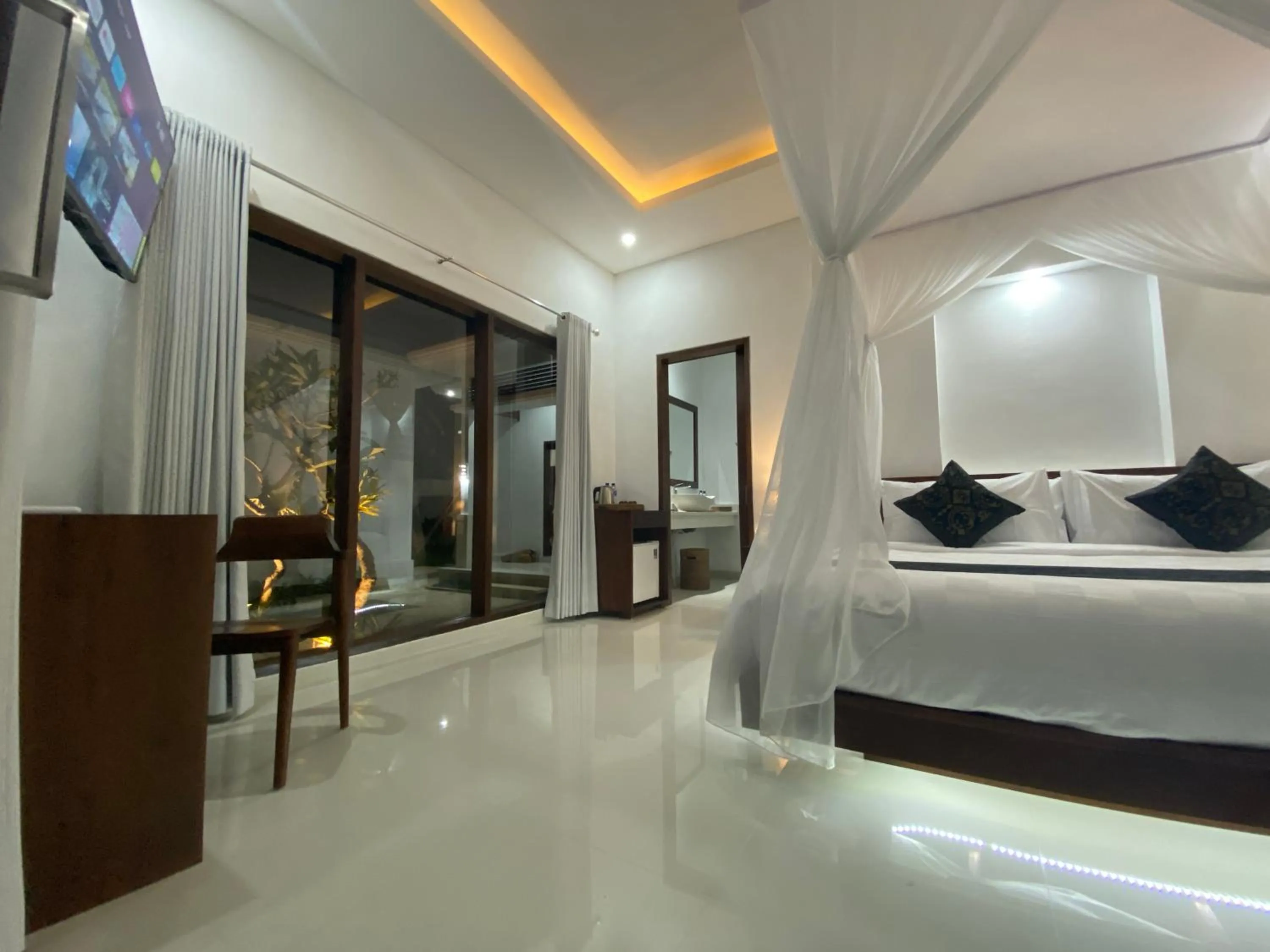 Communal lounge/ TV room, Bed in Namika Villas Ubud