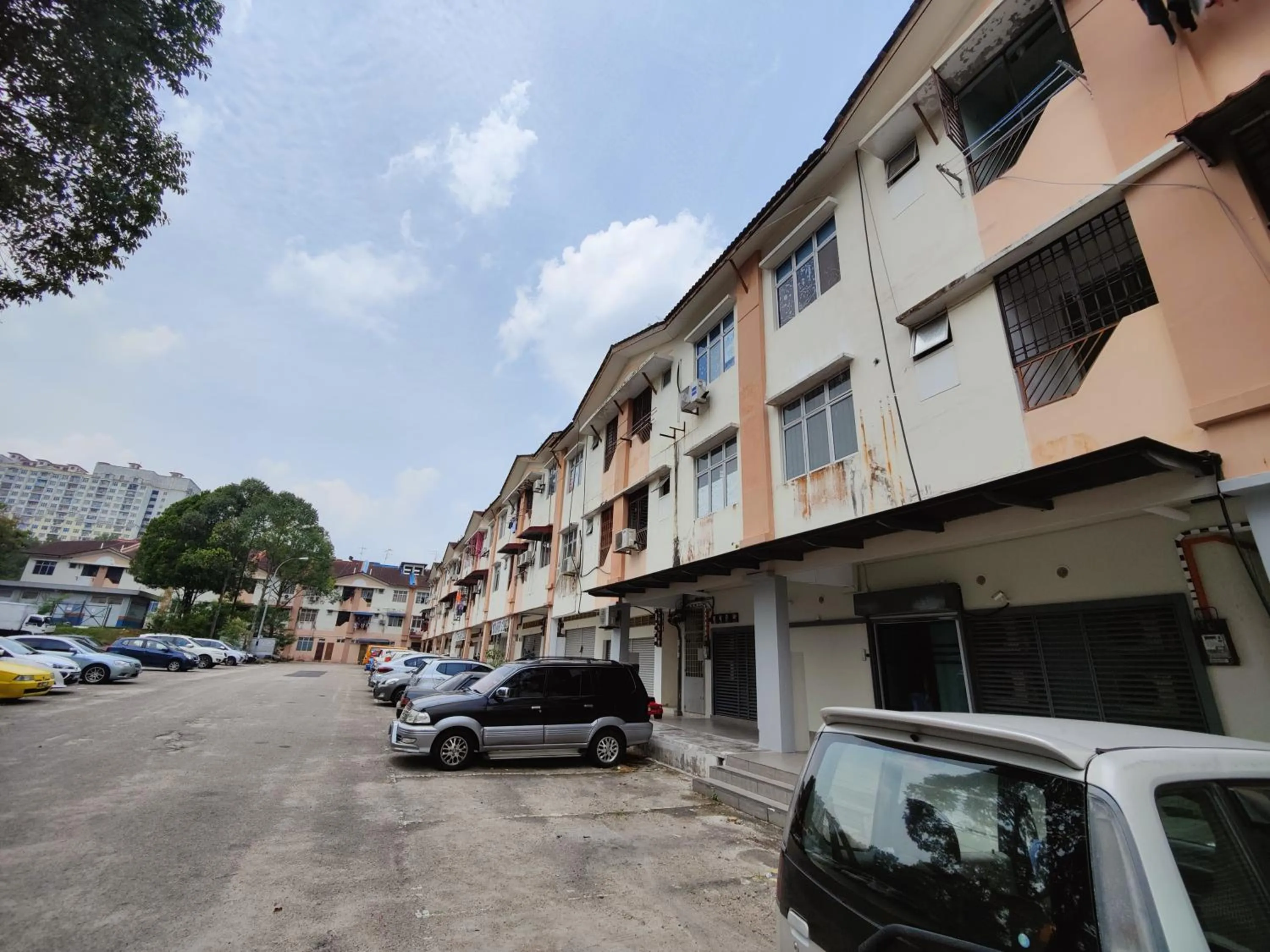 Facade/entrance in Hotel O Link Suite