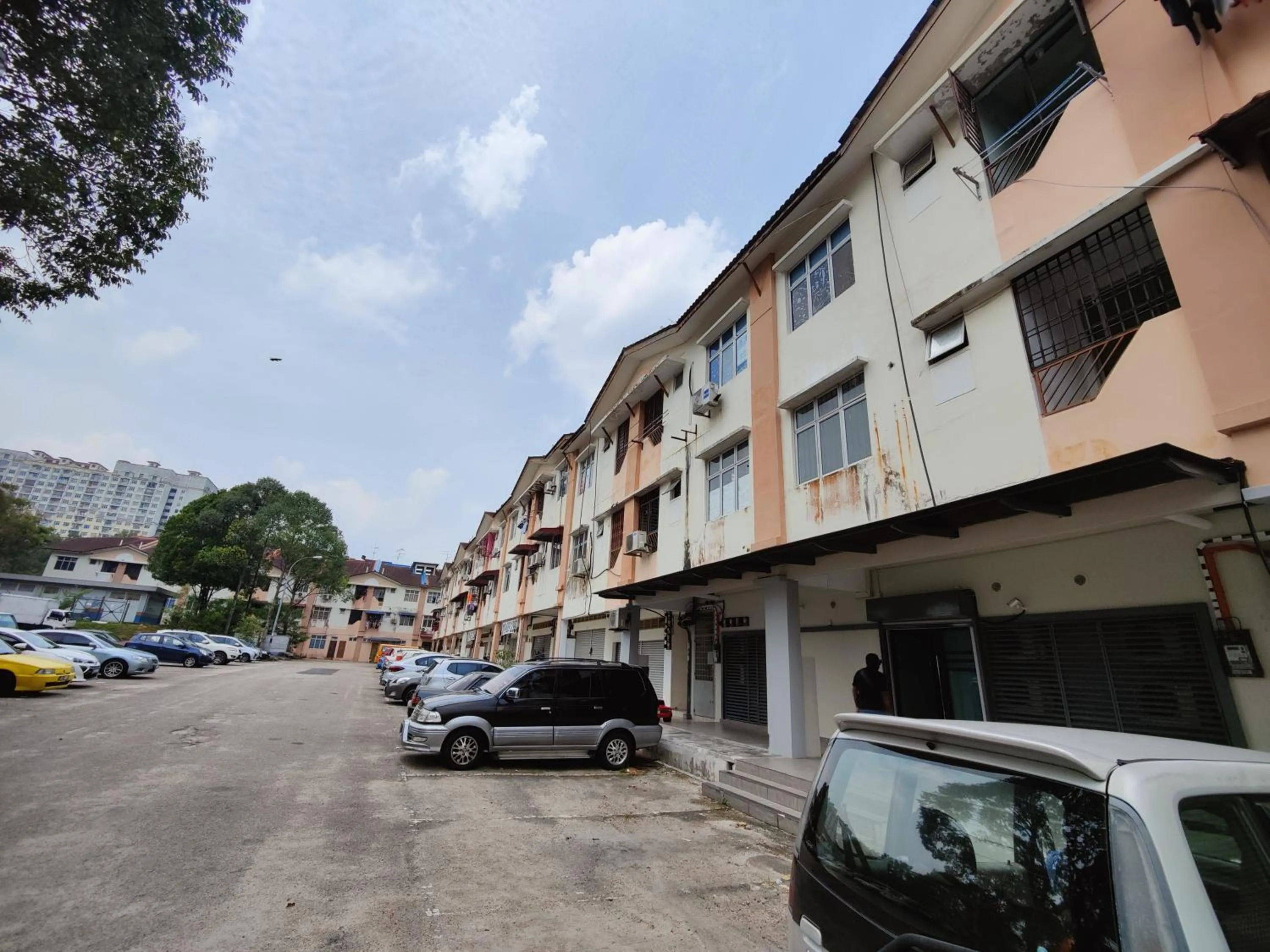 Facade/entrance in Hotel O Link Suite