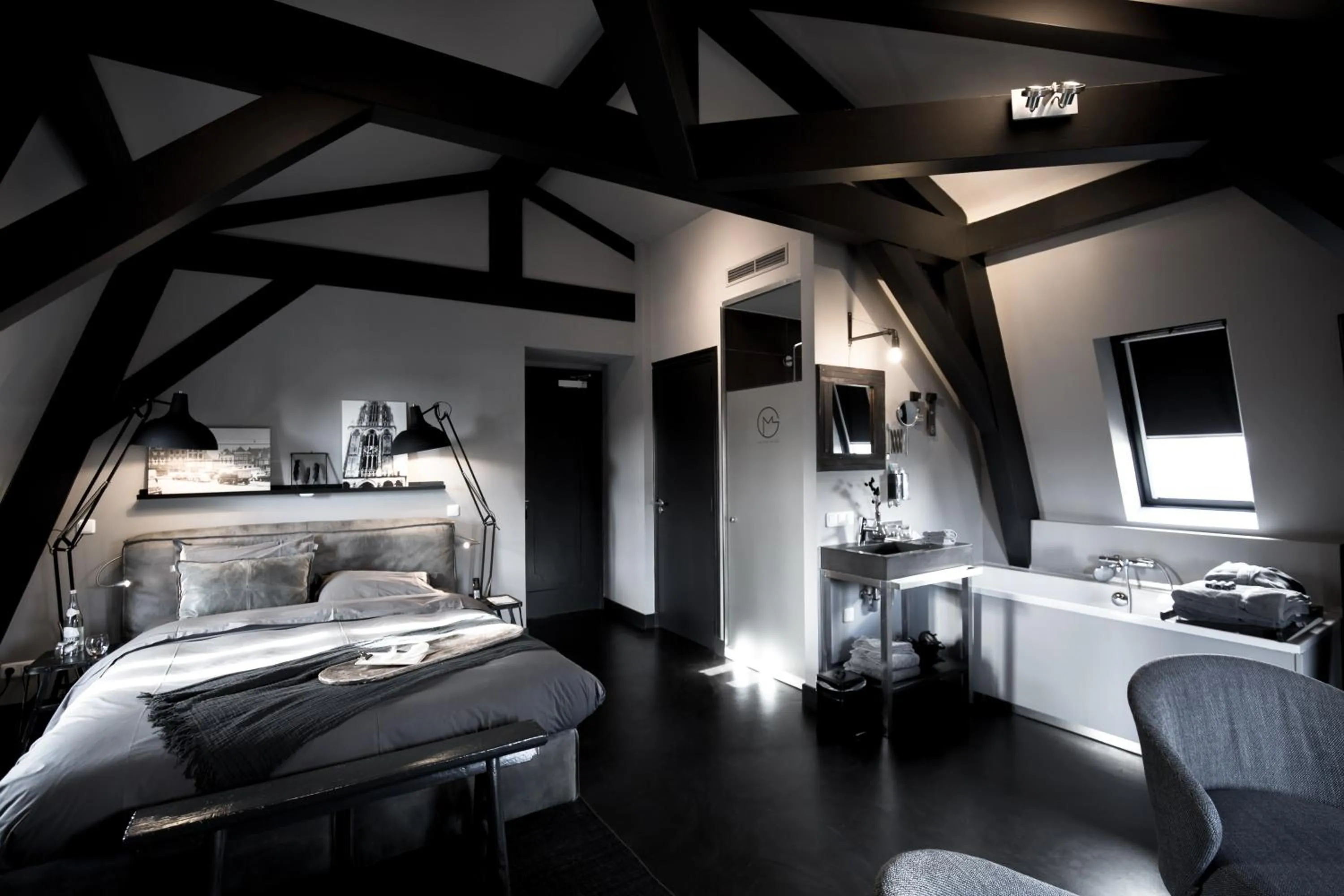 Bed in Mother Goose Hotel