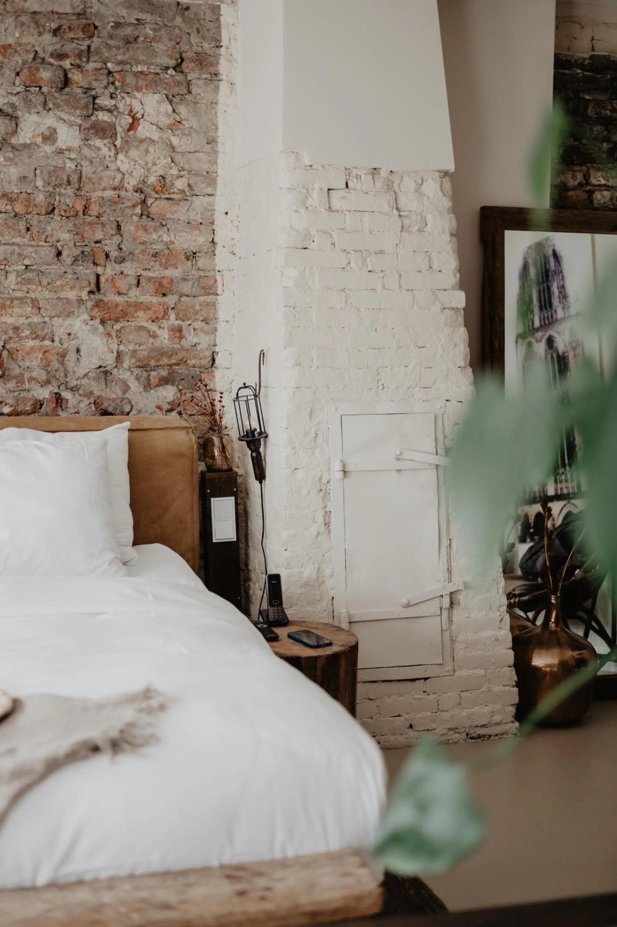 Bed in Mother Goose Hotel