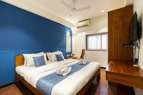 Hotel Q Deck Rooms - Vile Parle Station and Near to Mumbai Airport
