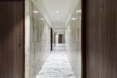 Hotel Q Deck Rooms - Vile Parle Station and Near to Mumbai Airport