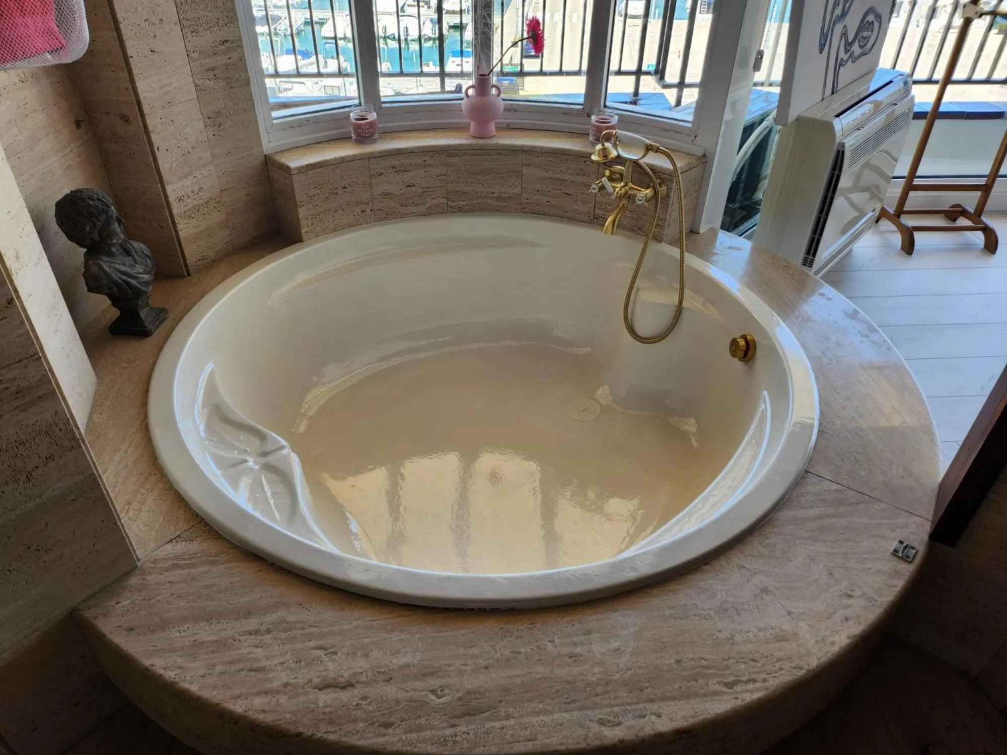 Bath in Solo Atico Guest Suites