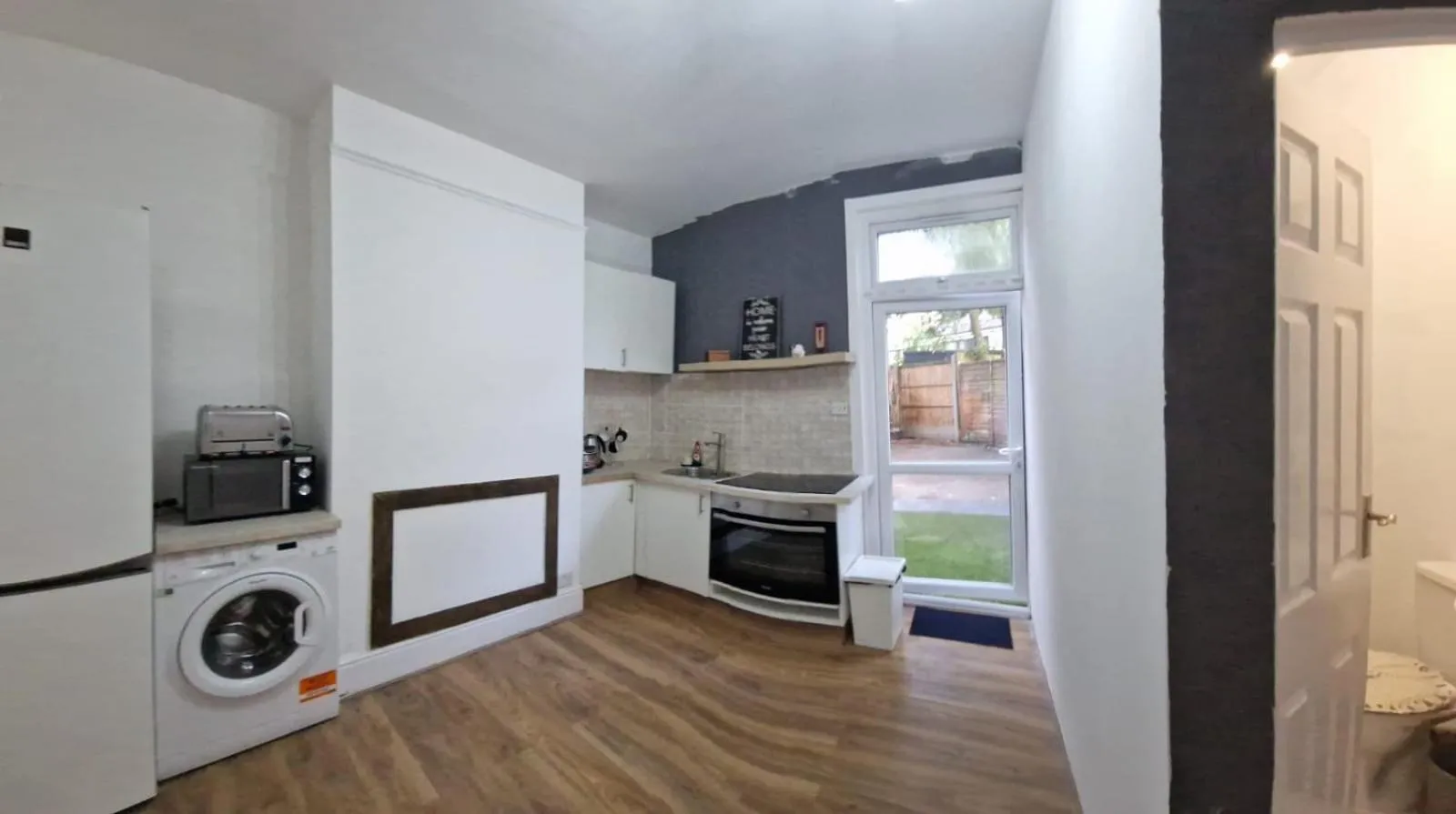 Kitchen or kitchenette in 1 Bed Flat - Sleeps 2 - Pets - Parking - Wifi