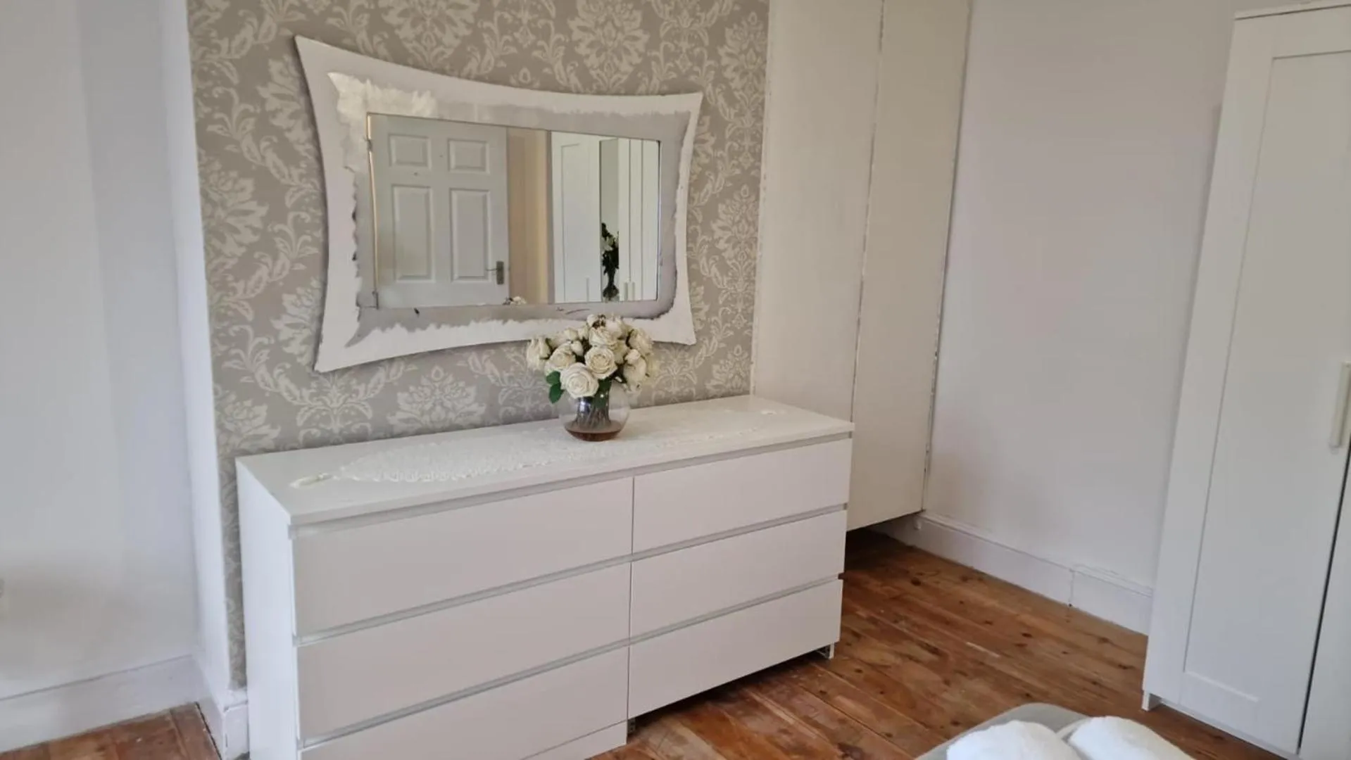 towels in 1 Bed Flat - Sleeps 2 - Pets - Parking - Wifi