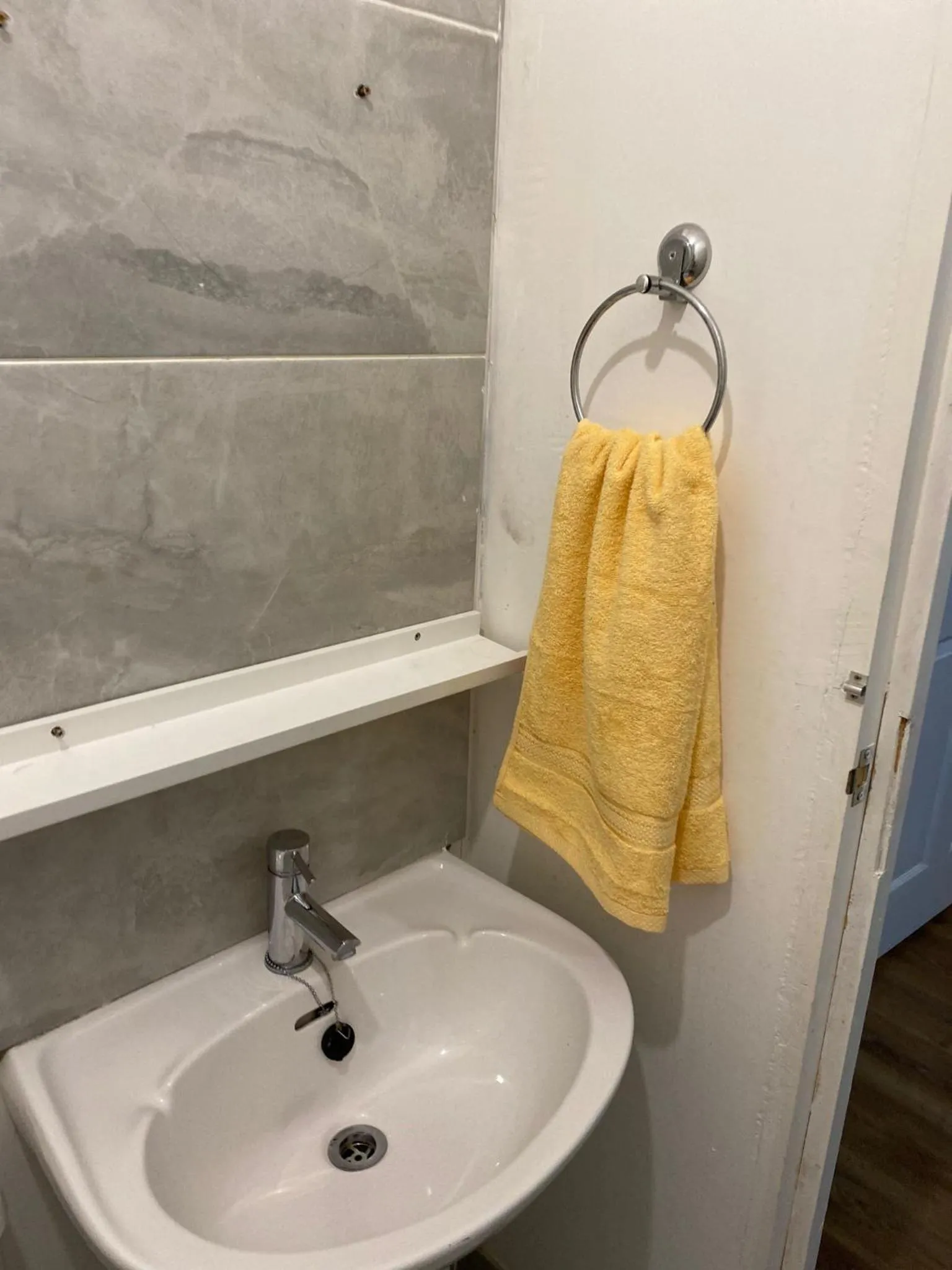 Bathroom in 1 Bed Flat - Sleeps 2 - Pets - Parking - Wifi