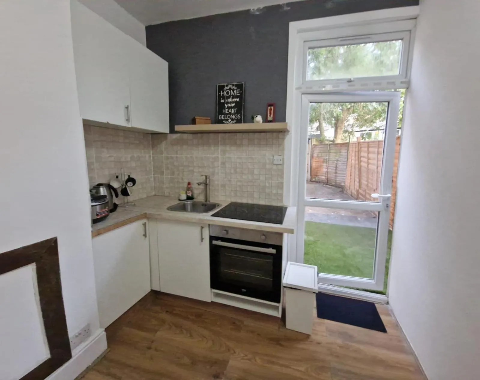 Kitchen or kitchenette in 1 Bed Flat - Sleeps 2 - Pets - Parking - Wifi