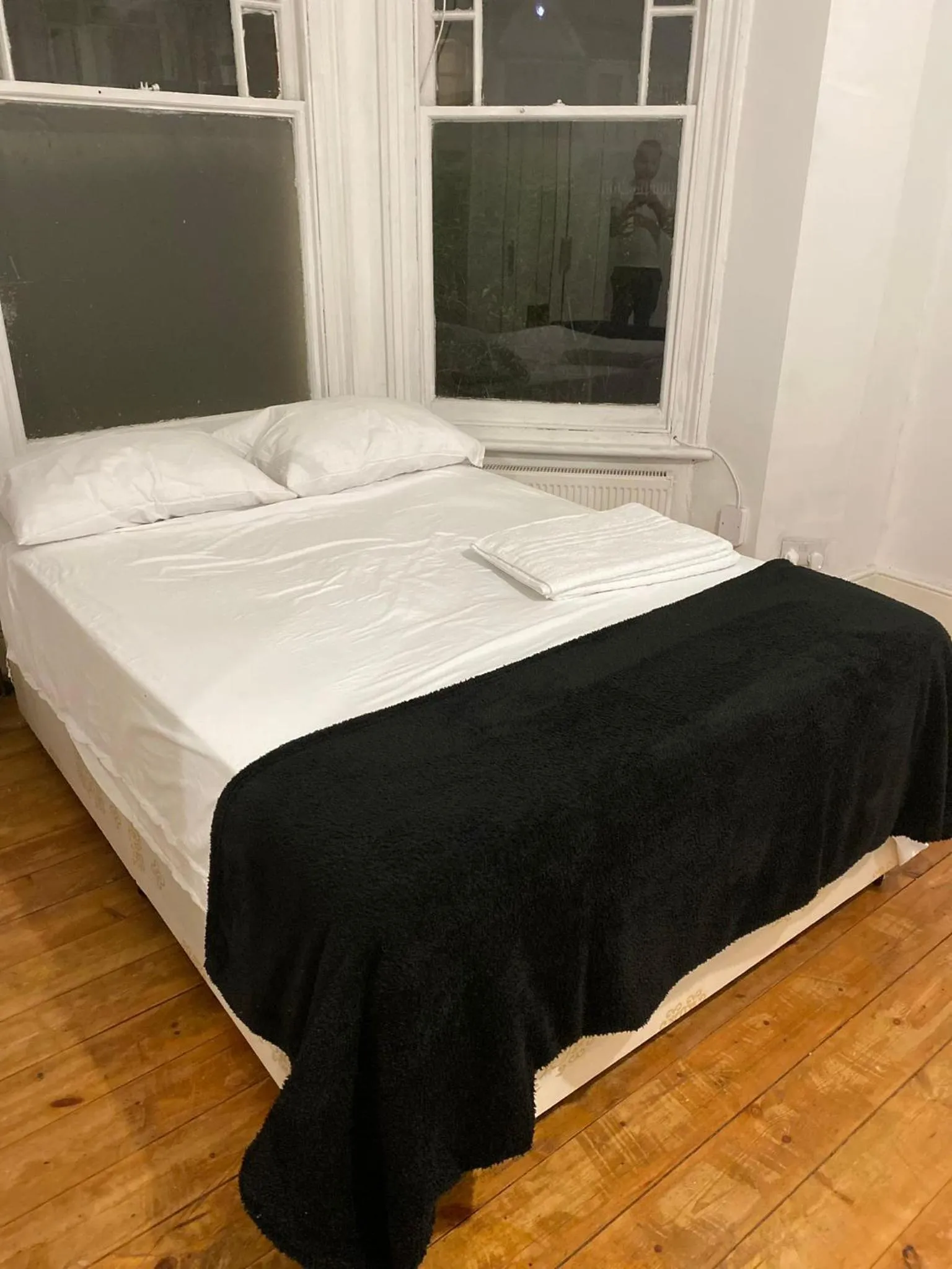 Bedroom in 1 Bed Flat - Sleeps 2 - Pets - Parking - Wifi