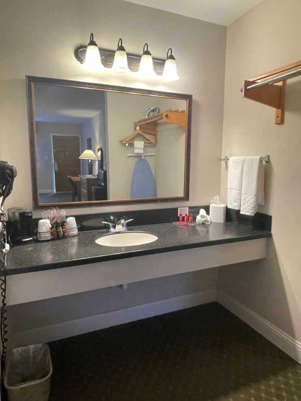 Bathroom in Stagecoach Inn Woodville