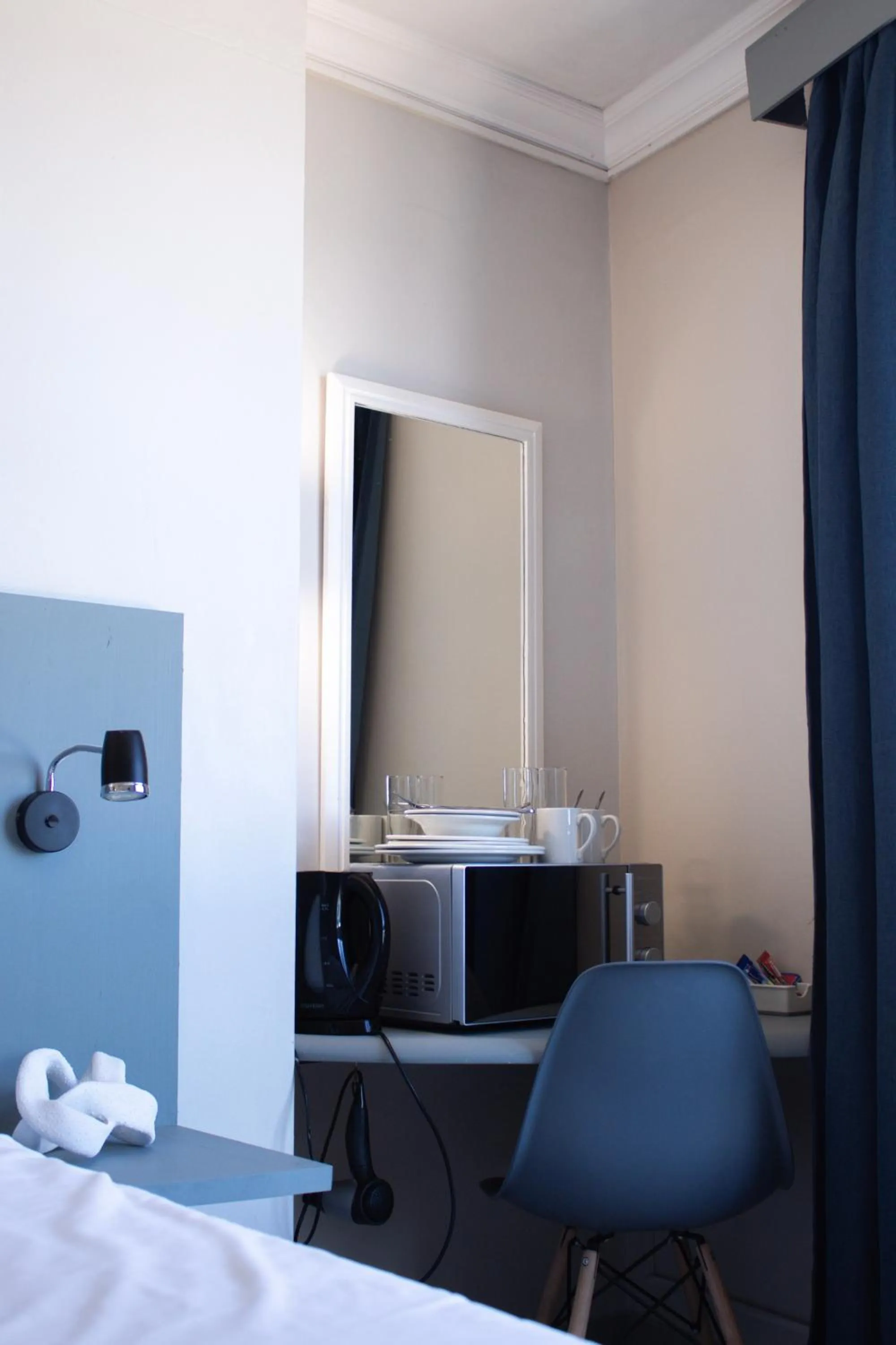 Coffee/tea facilities, Bed in Ocean Breeze Hotel