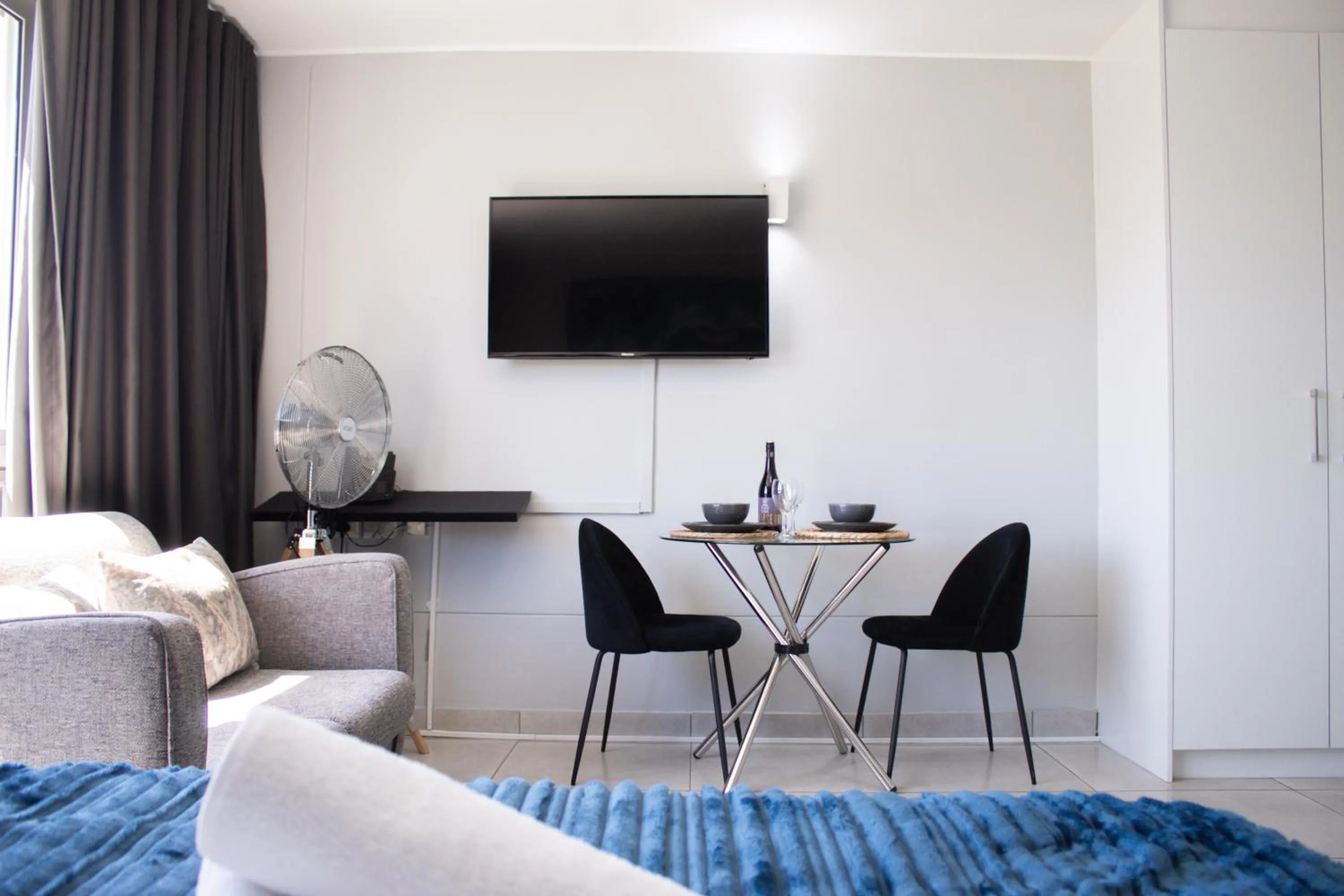 TV and multimedia in Ocean Breeze Hotel