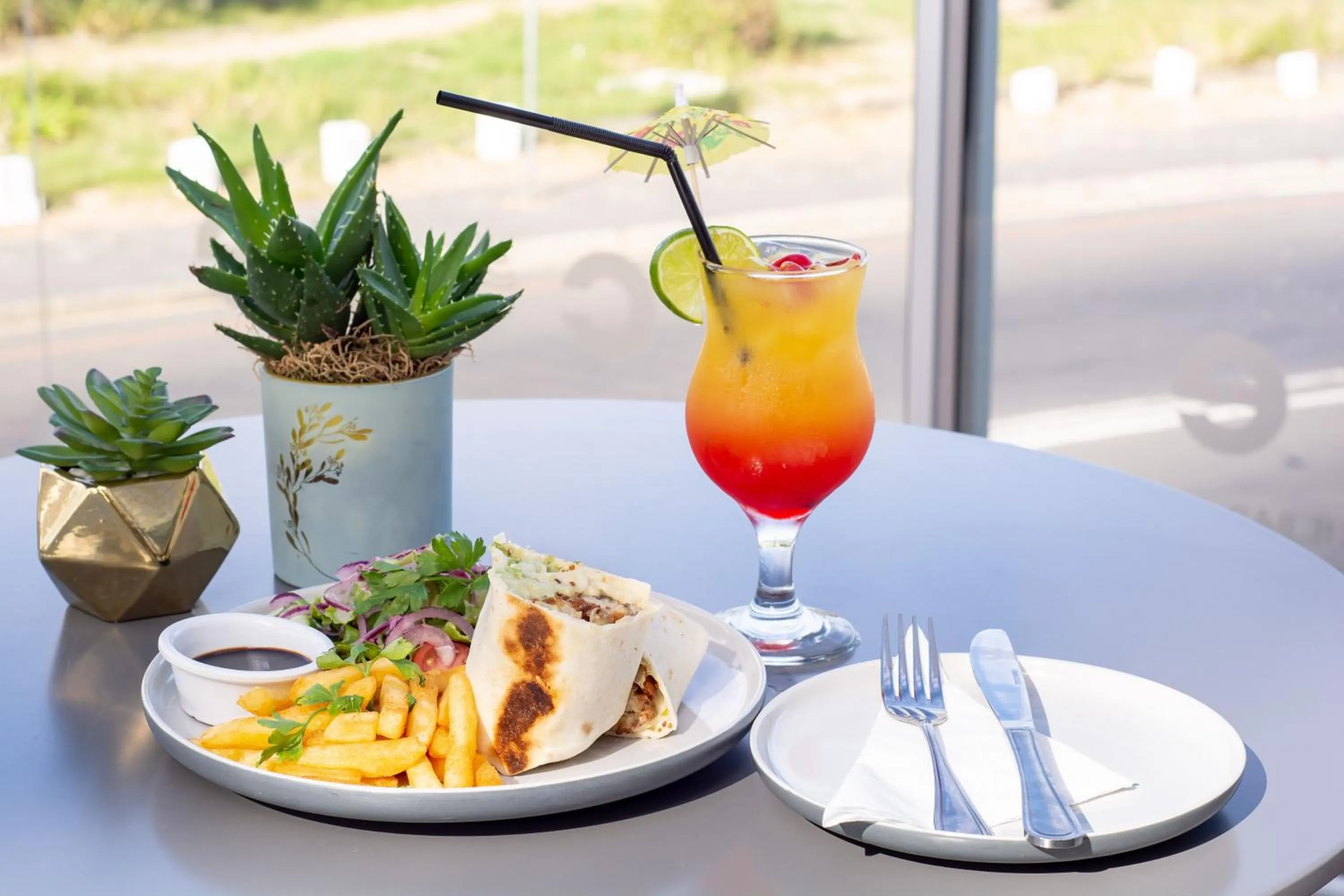 Food and drinks in Ocean Breeze Hotel