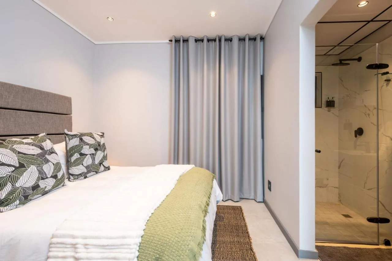 Bedroom, Bed in Luxury Bellagio 304 Two Bed with Inverter