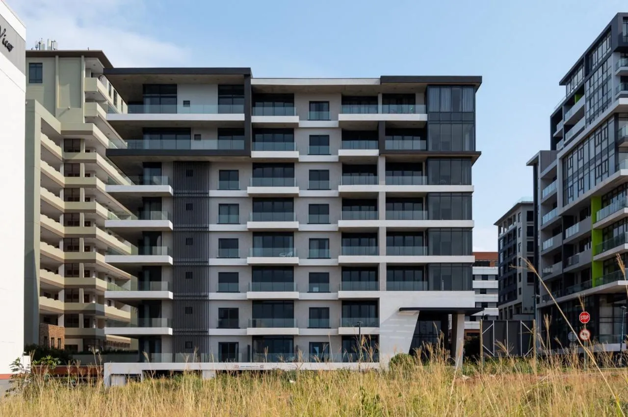 Property building in Luxury Bellagio 304 Two Bed with Inverter