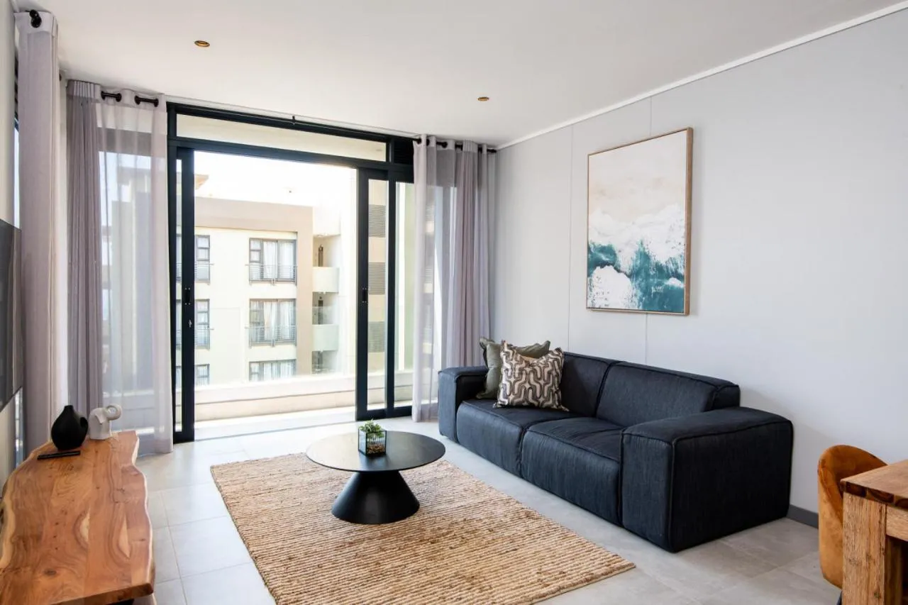 Luxury Bellagio 302 with Sea Views and Inverter