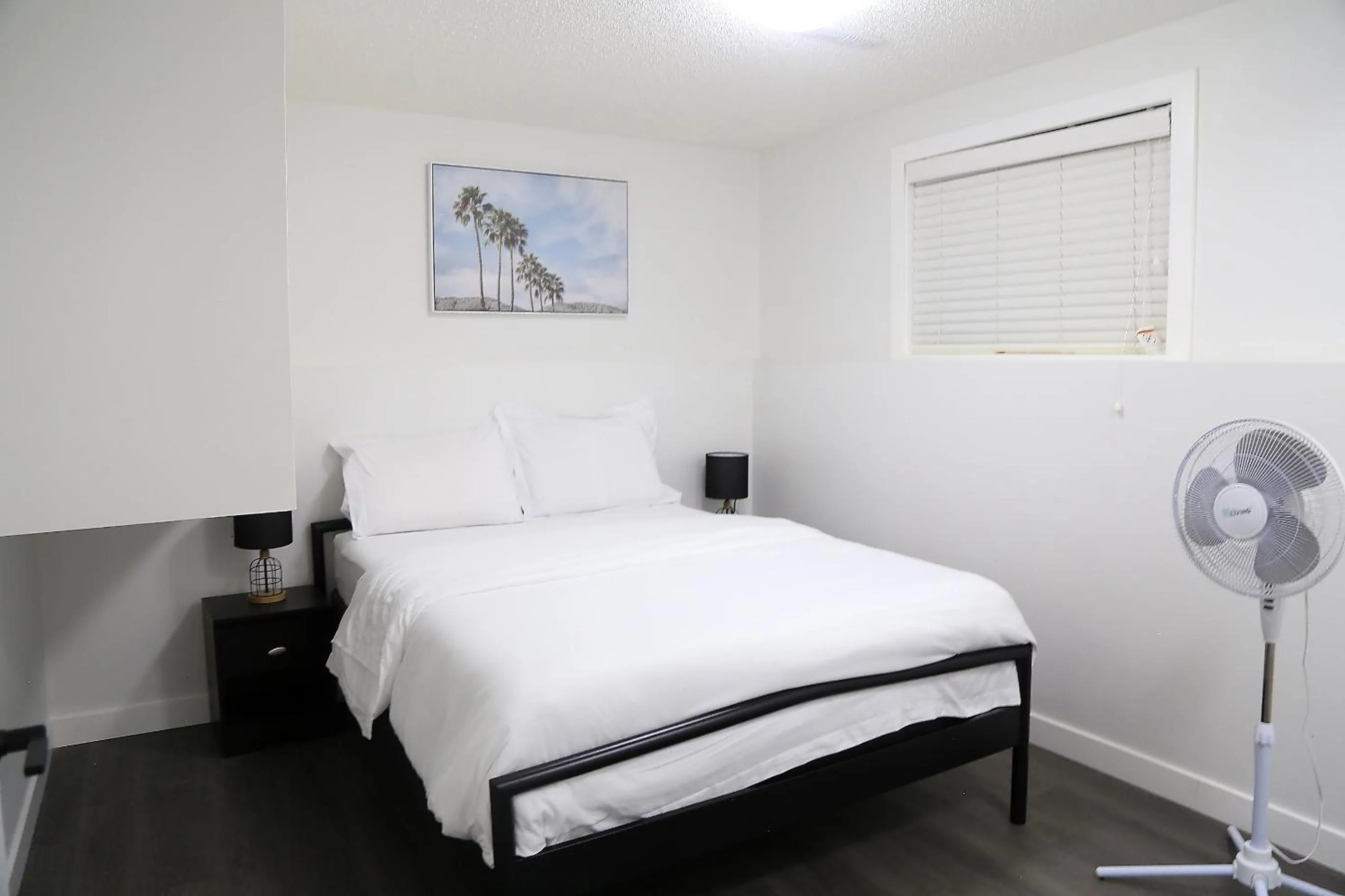 Cozy 3 beds Suite Near Calgary Airport Sleeps 6