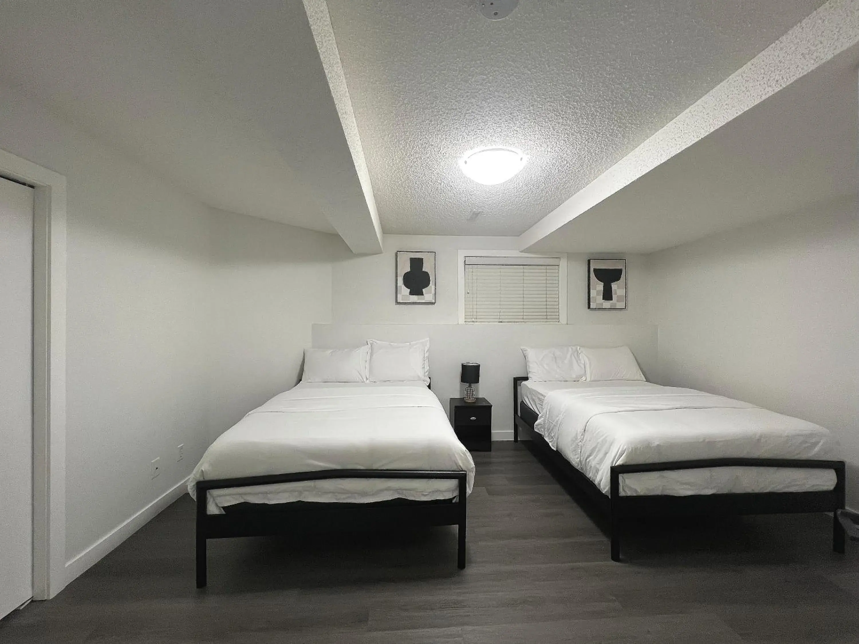 Cozy 3 beds Suite Near Calgary Airport Sleeps 6 Cozy 3 beds Suite Near Calgary Airport Sleeps 6