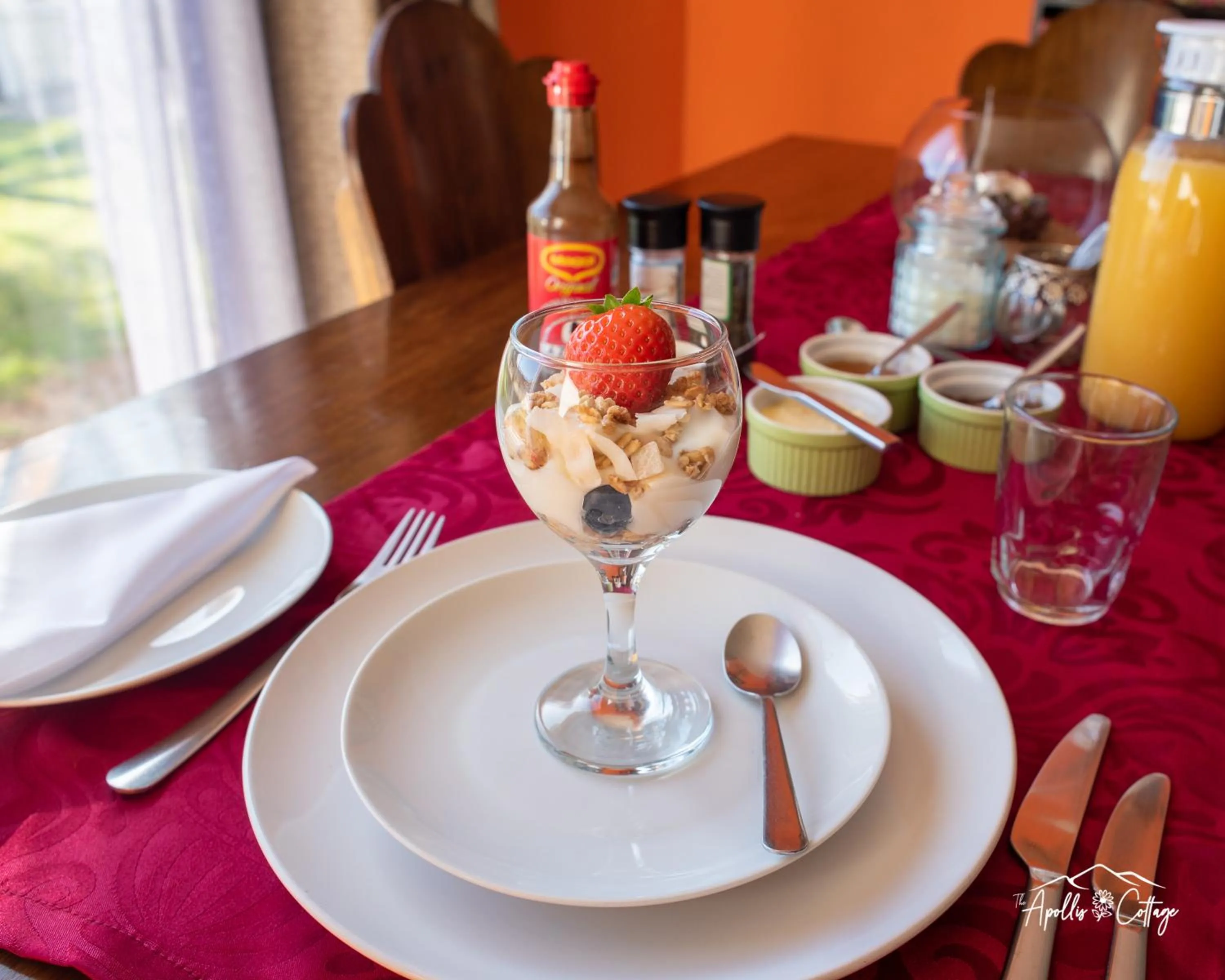 Breakfast in Apollis Cottage